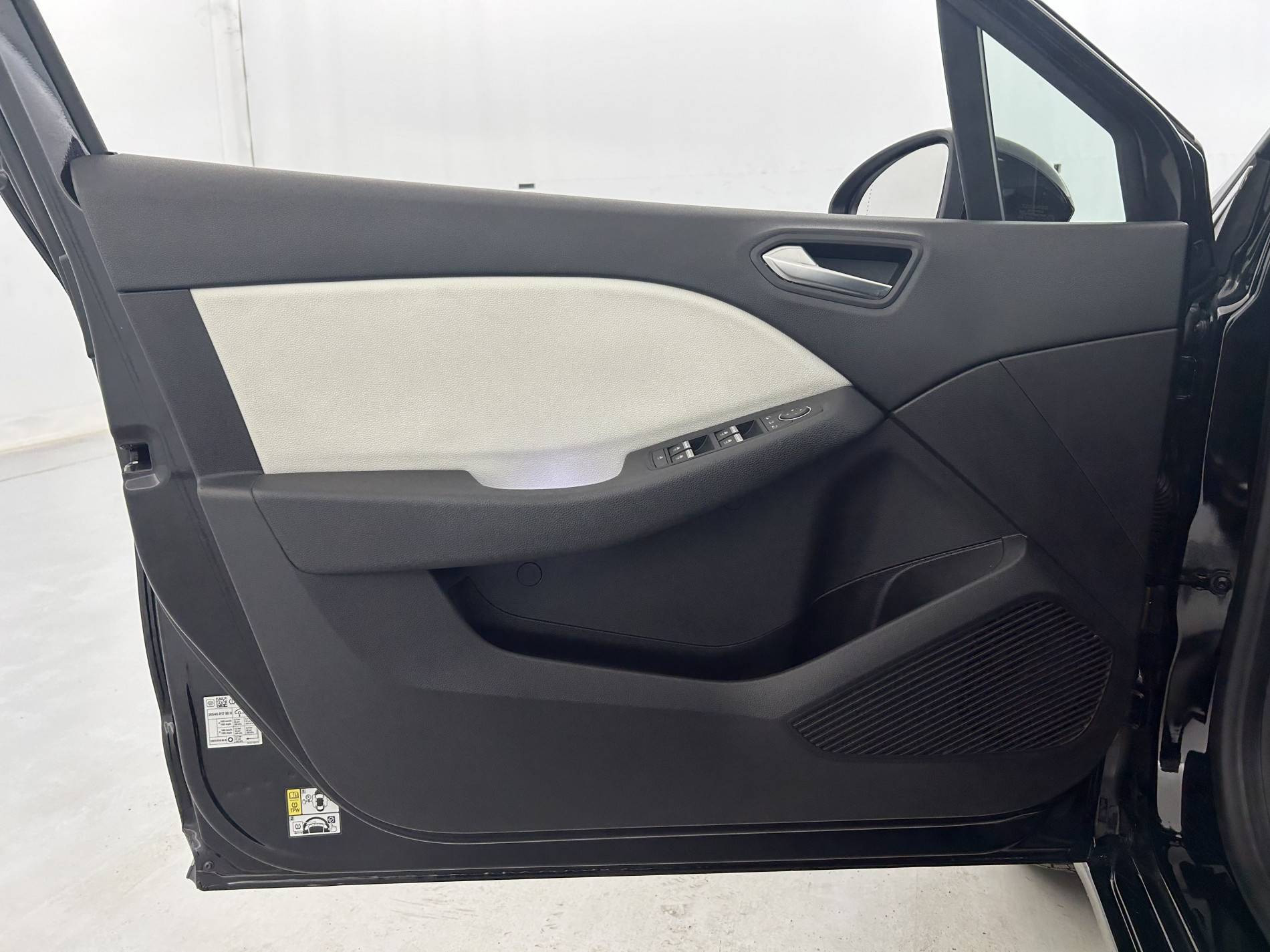 Vente en ligne Renault Clio 5 Clio E-Tech 140 au prix de 15 990 €