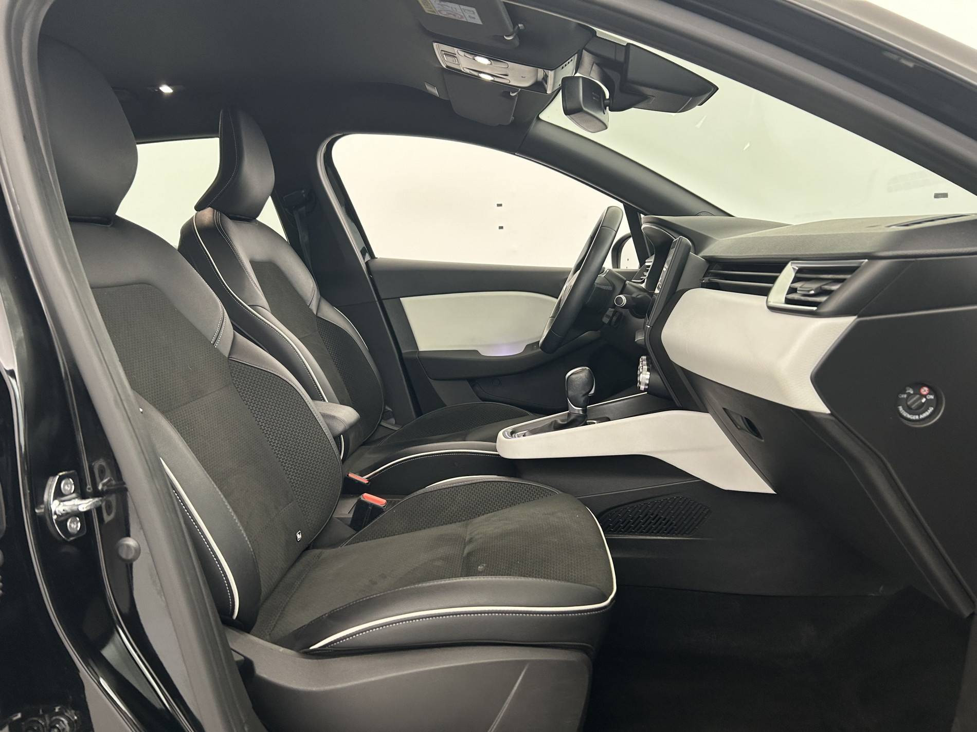 Vente en ligne Renault Clio 5 Clio E-Tech 140 au prix de 15 990 €