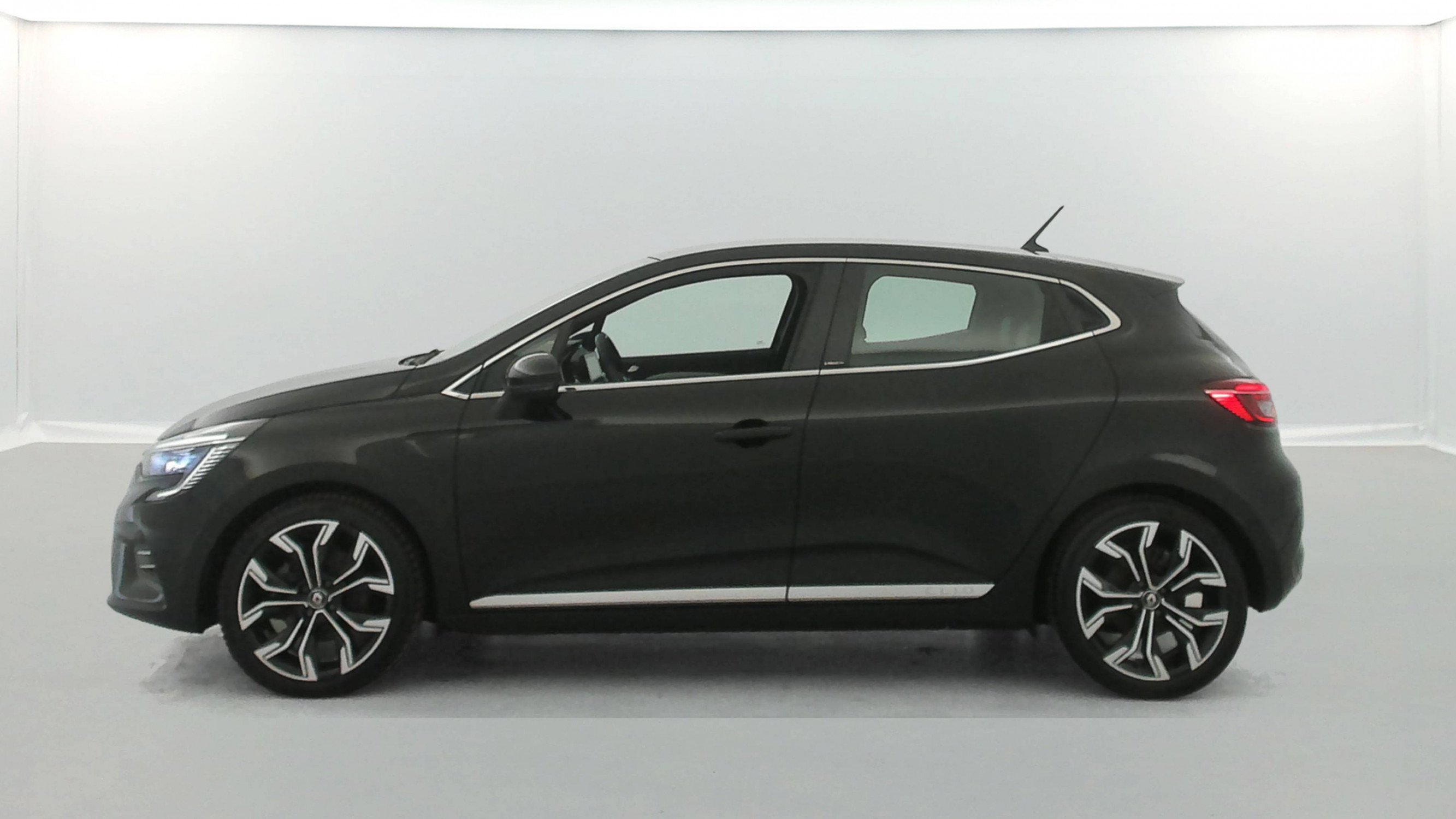 Vente en ligne Renault Clio 5 Clio E-Tech 140 au prix de 15 990 €