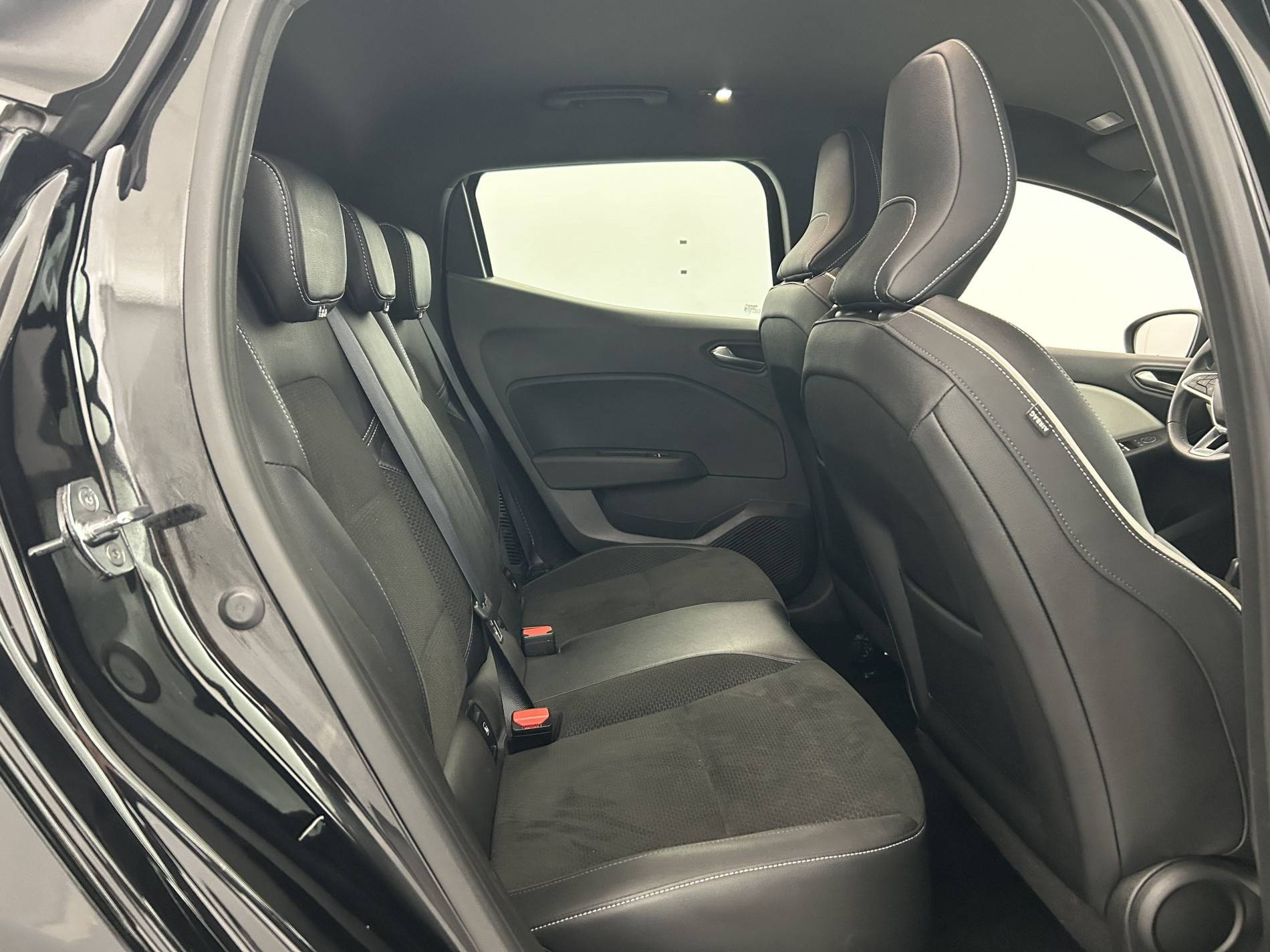 Vente en ligne Renault Clio 5 Clio E-Tech 140 au prix de 15 990 €