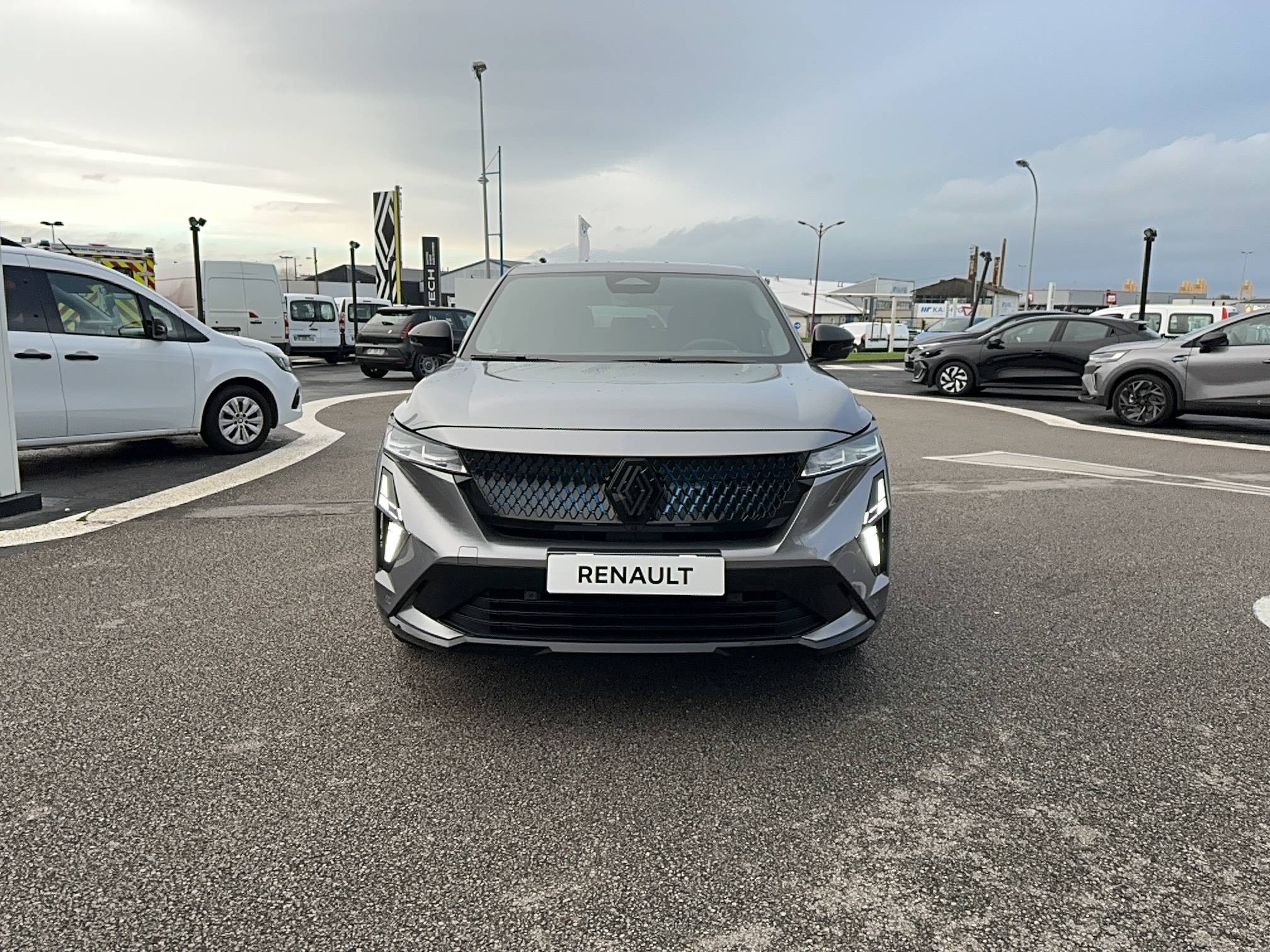 Vente en ligne Renault Rafale  hyper hybrid E-Tech 300ch 4x4 au prix de 52 900 €