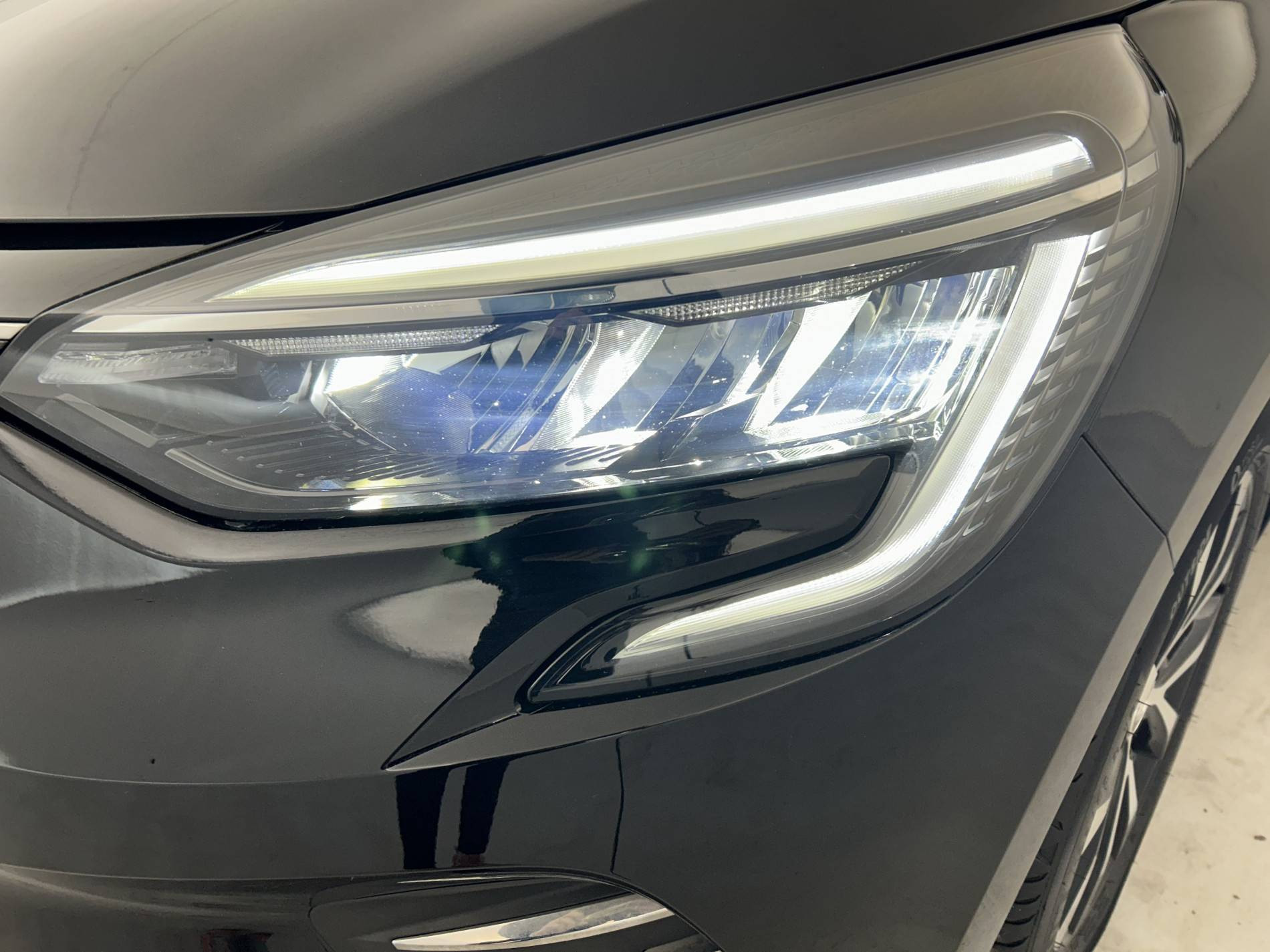 Vente en ligne Renault Clio 5 Clio E-Tech 140 - 21N au prix de 17 590 €