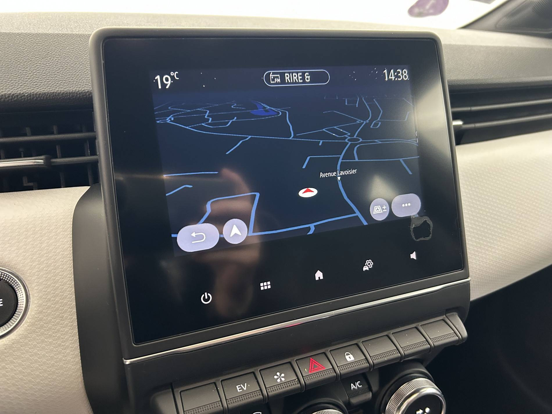 Vente en ligne Renault Clio 5 Clio E-Tech 140 - 21N au prix de 17 590 €