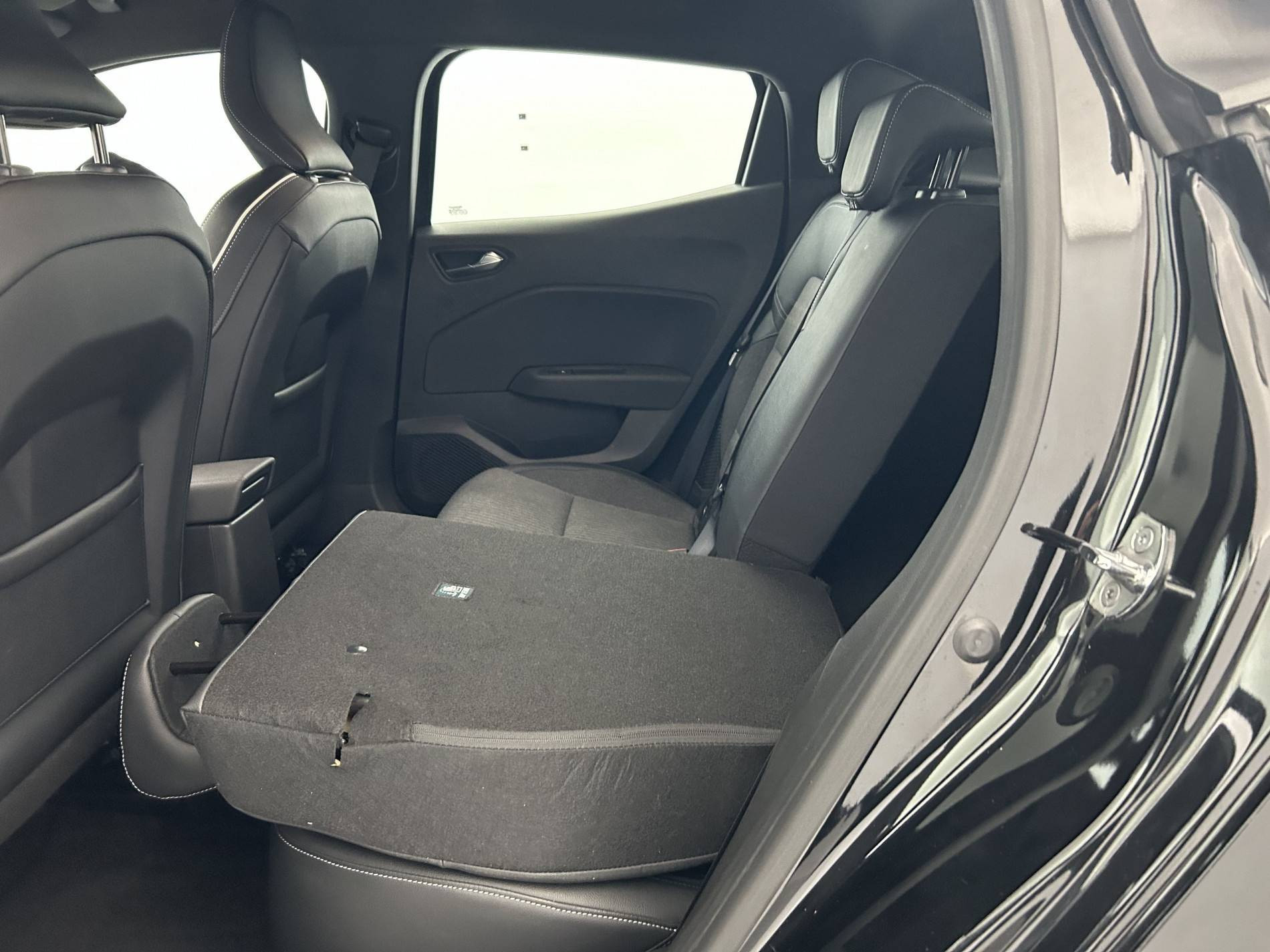 Vente en ligne Renault Clio 5 Clio E-Tech 140 - 21N au prix de 17 590 €