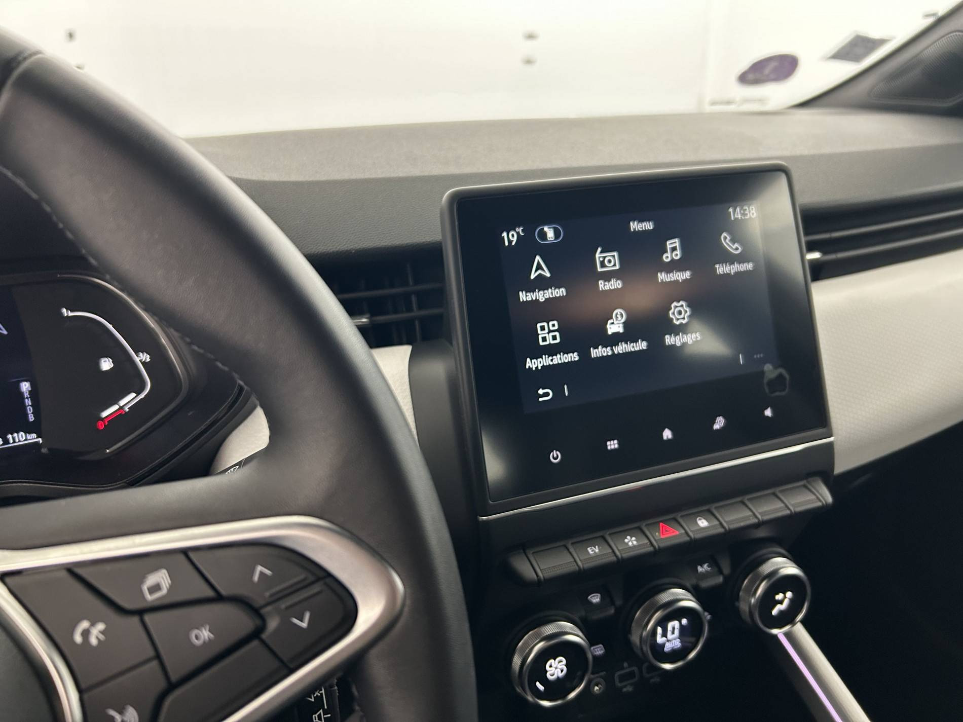 Vente en ligne Renault Clio 5 Clio E-Tech 140 - 21N au prix de 17 590 €