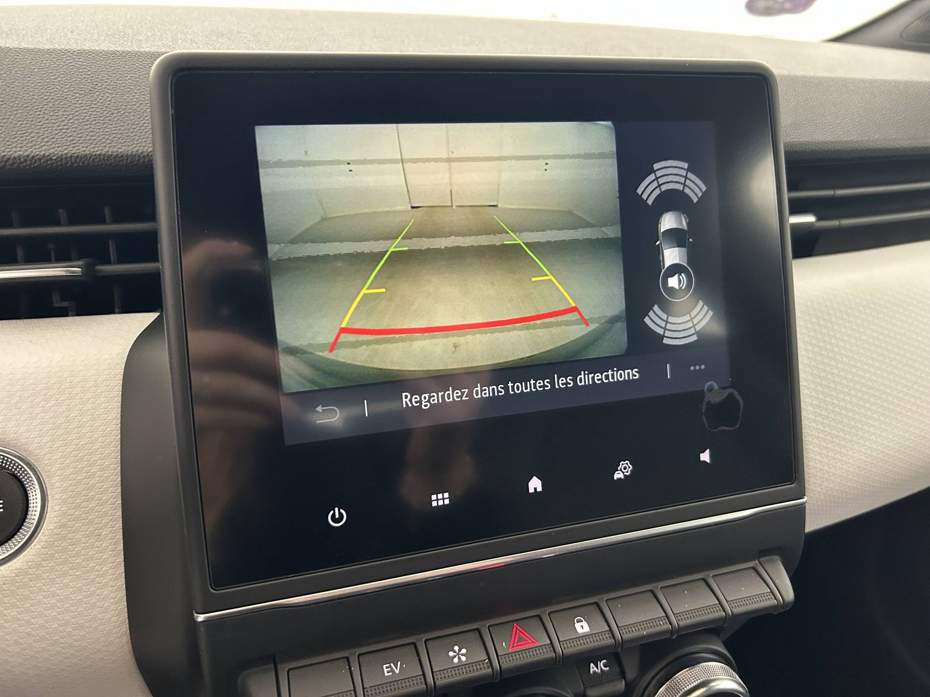 Vente en ligne Renault Clio 5 Clio E-Tech 140 - 21N au prix de 17 590 €