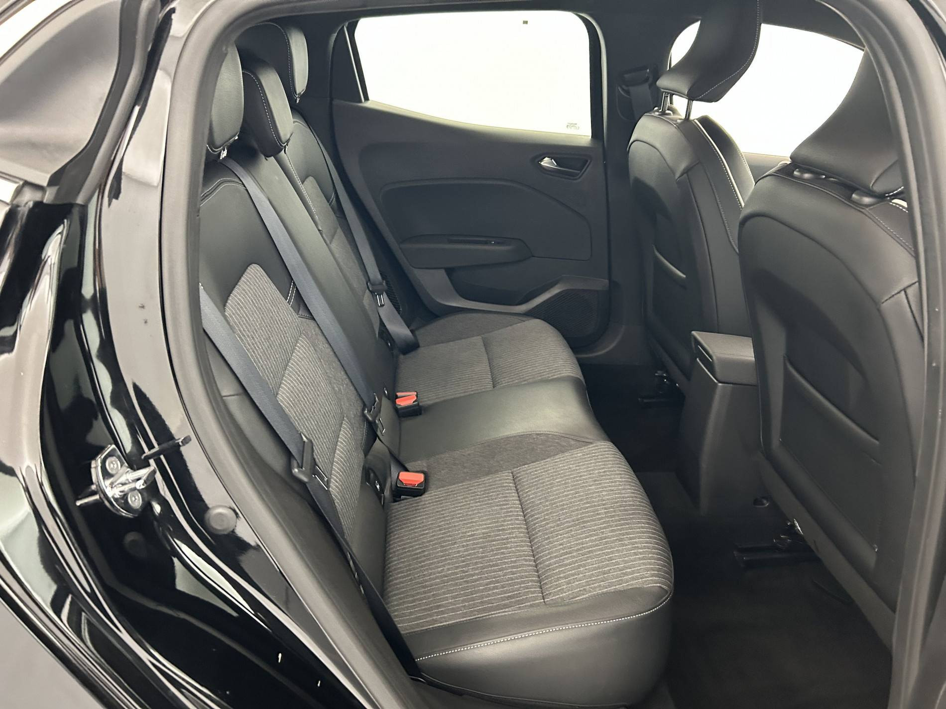 Vente en ligne Renault Clio 5 Clio E-Tech 140 - 21N au prix de 17 590 €