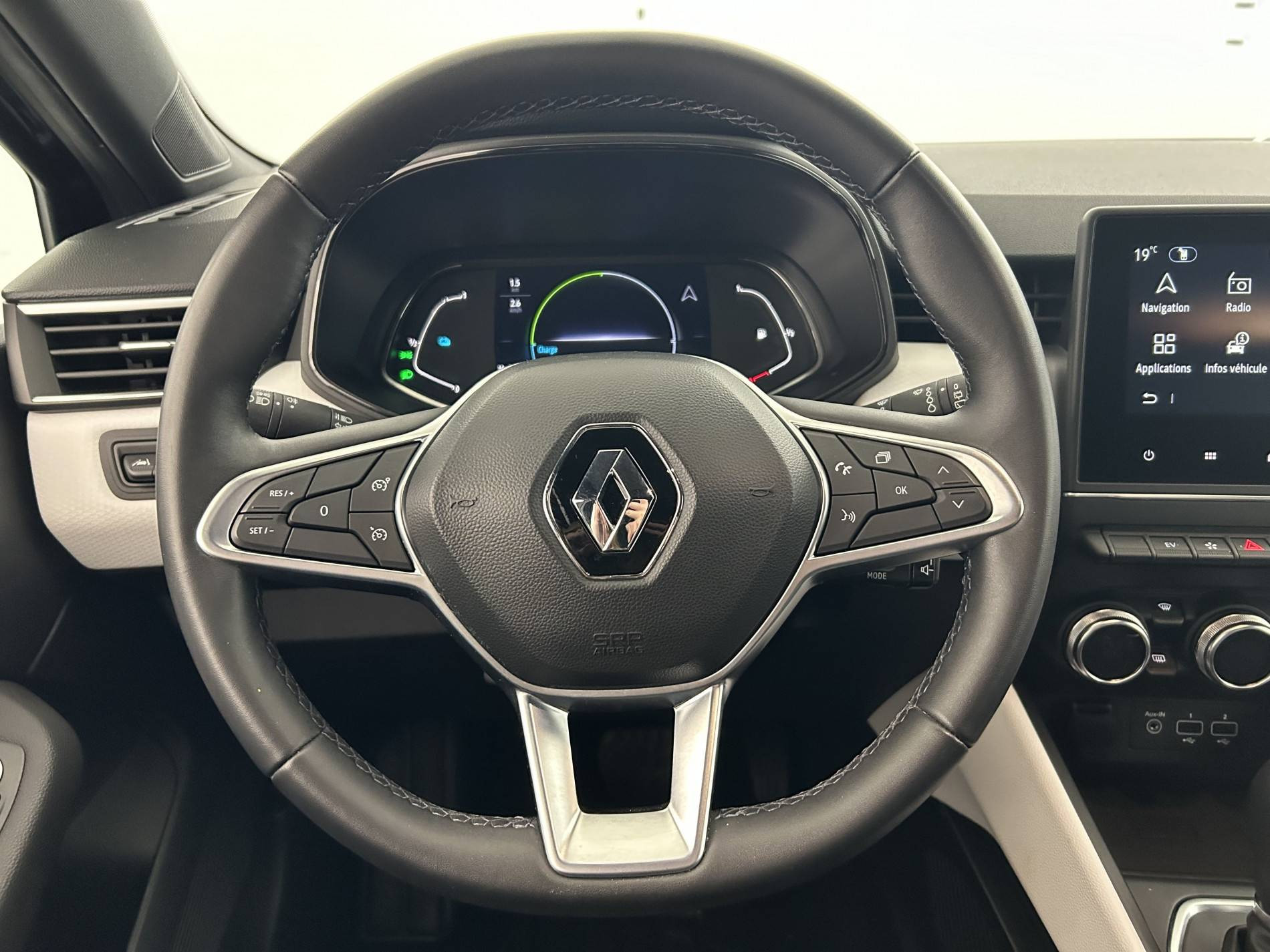 Vente en ligne Renault Clio 5 Clio E-Tech 140 - 21N au prix de 17 590 €