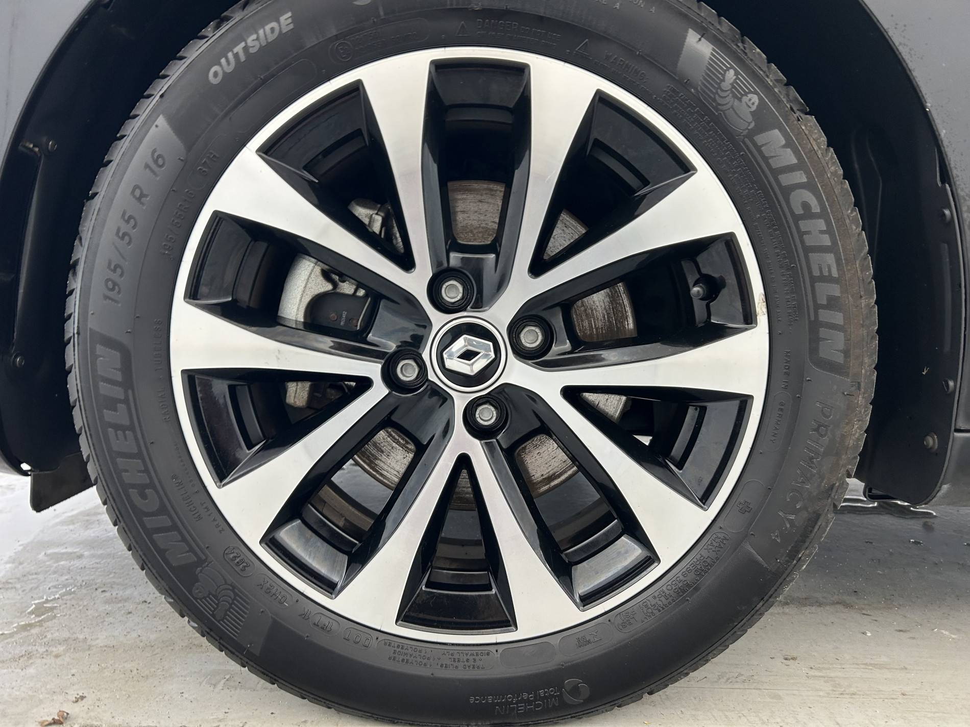 Vente en ligne Renault Clio 5 Clio E-Tech 140 - 21N au prix de 17 590 €