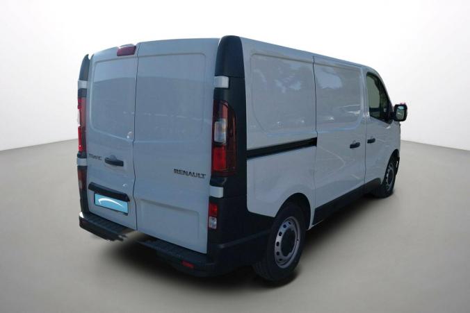 Vente en ligne Renault Trafic 3 Fourgon TRAFIC FGN L1H1 3000 KG BLUE DCI 130 au prix de 27 490 €