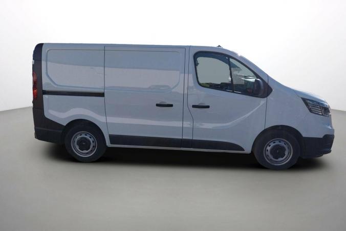 Vente en ligne Renault Trafic 3 Fourgon TRAFIC FGN L1H1 3000 KG BLUE DCI 130 au prix de 27 490 €