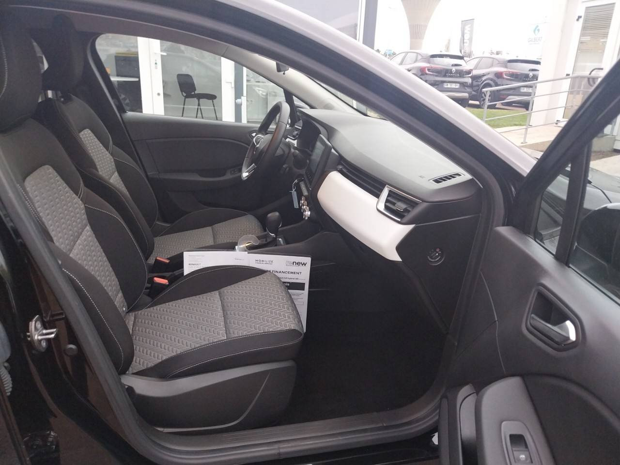 Vente en ligne Renault Clio 5 Clio E-Tech full hybrid 145 au prix de 17 990 €