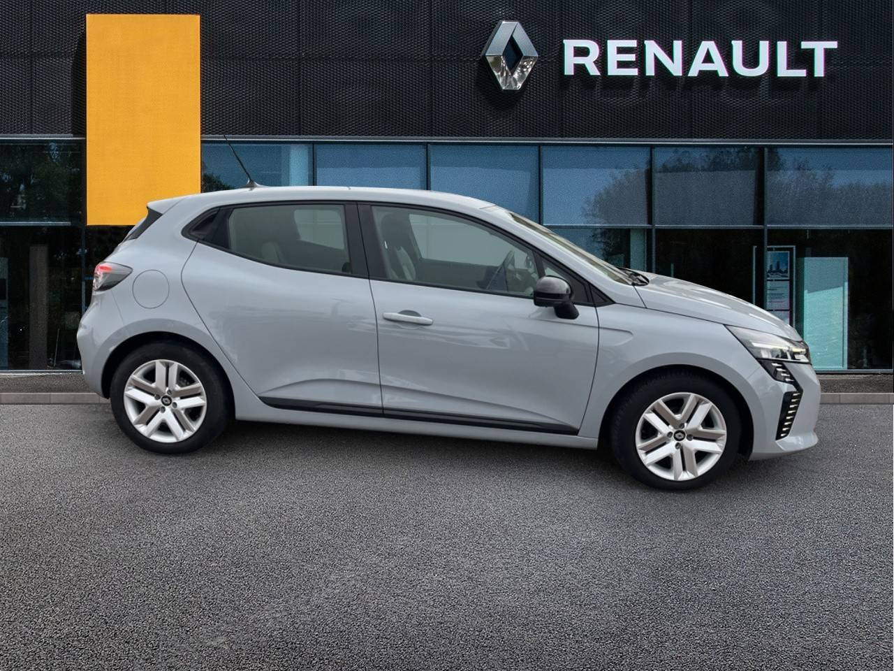 Vente en ligne Renault Clio 5 Clio TCe 90 au prix de 15 990 €