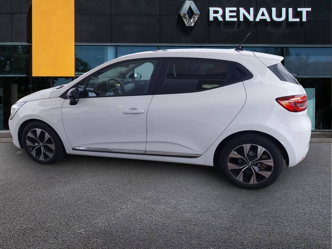 Vente en ligne Renault Clio 5 CLIO  TCE 90 au prix de 14 390 €