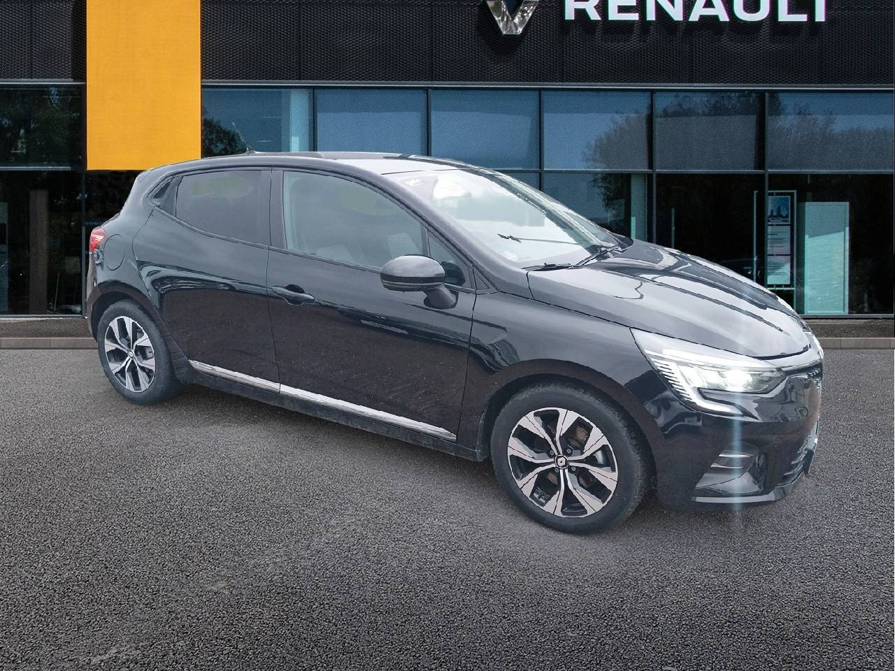 Vente en ligne Renault Clio 5 Clio E-Tech full hybrid 145 au prix de 17 990 €