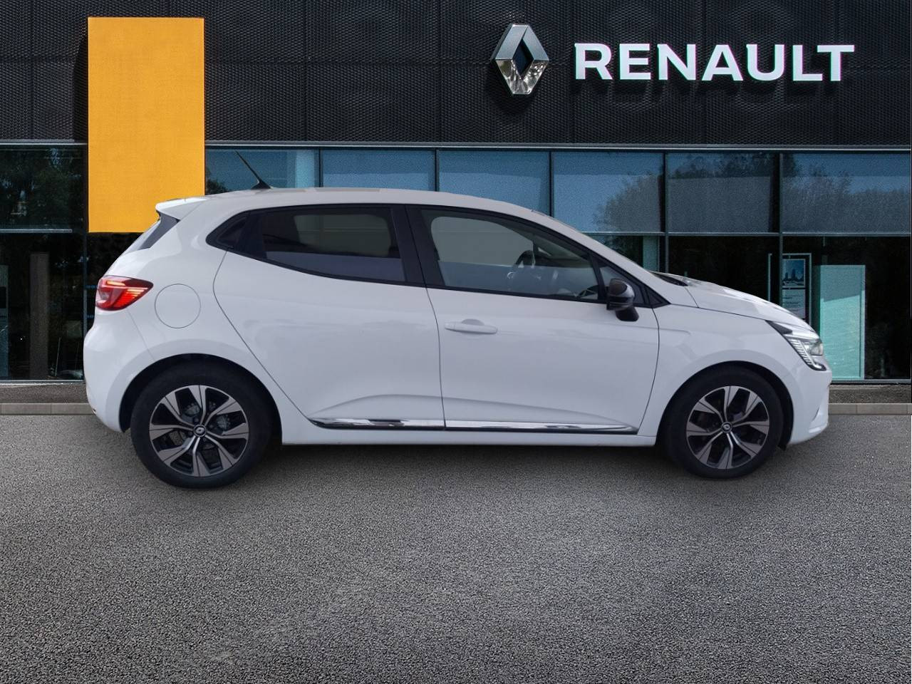 Vente en ligne Renault Clio 5 CLIO  TCE 90 au prix de 14 390 €