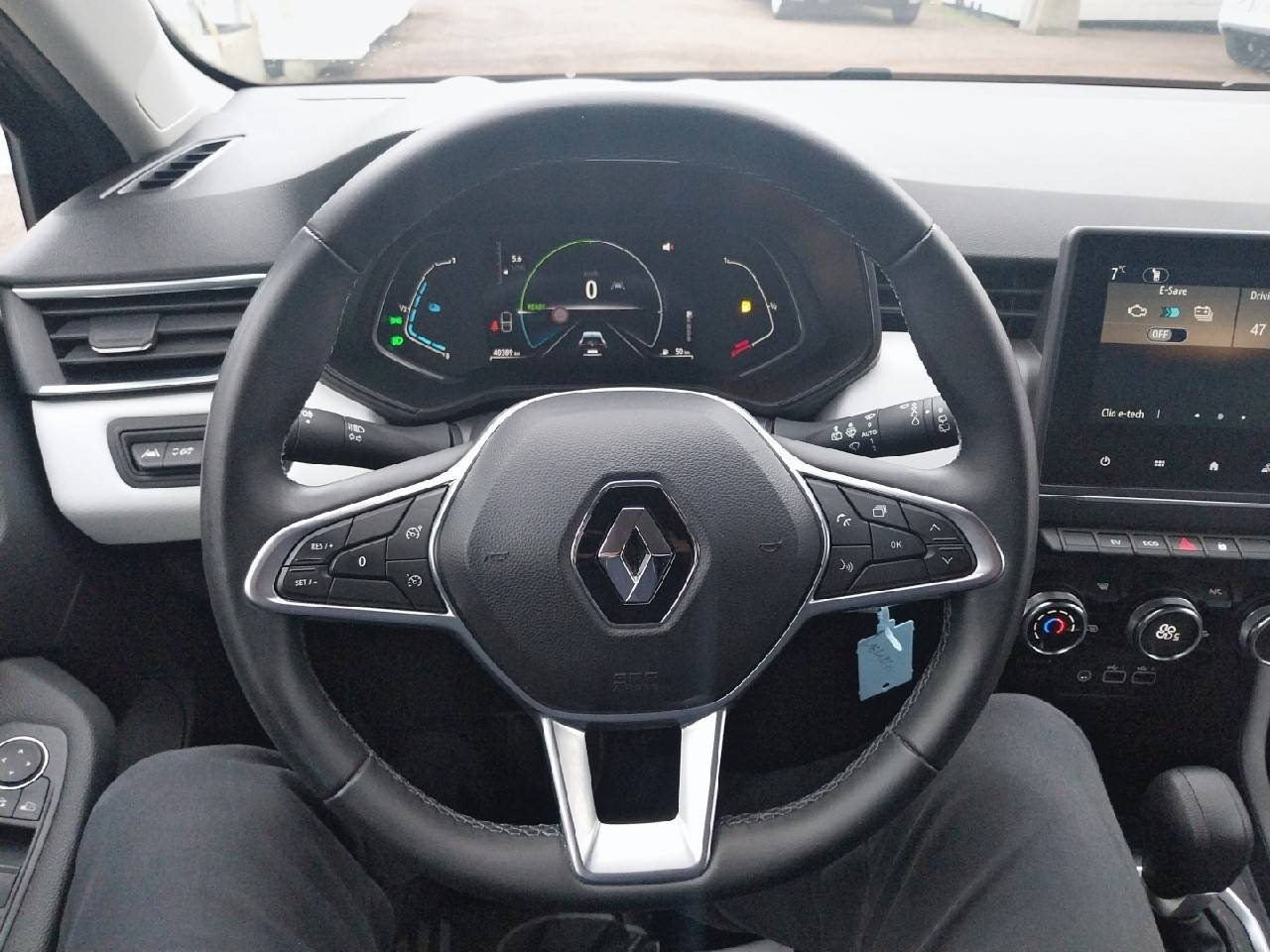 Vente en ligne Renault Clio 5 Clio E-Tech full hybrid 145 au prix de 17 990 €