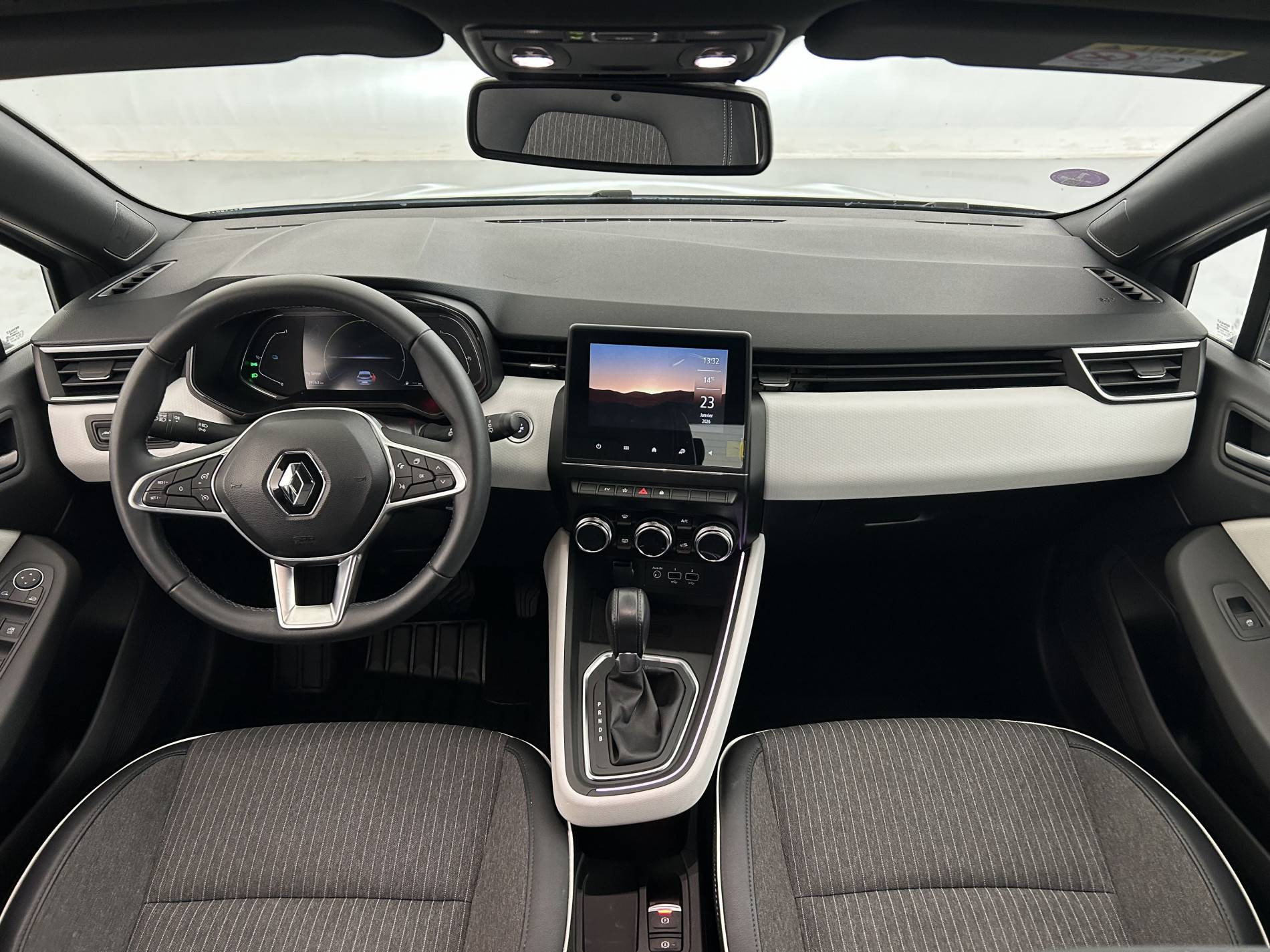 Vente en ligne Renault Clio 5 Clio E-Tech 140 - 21N au prix de 17 690 €