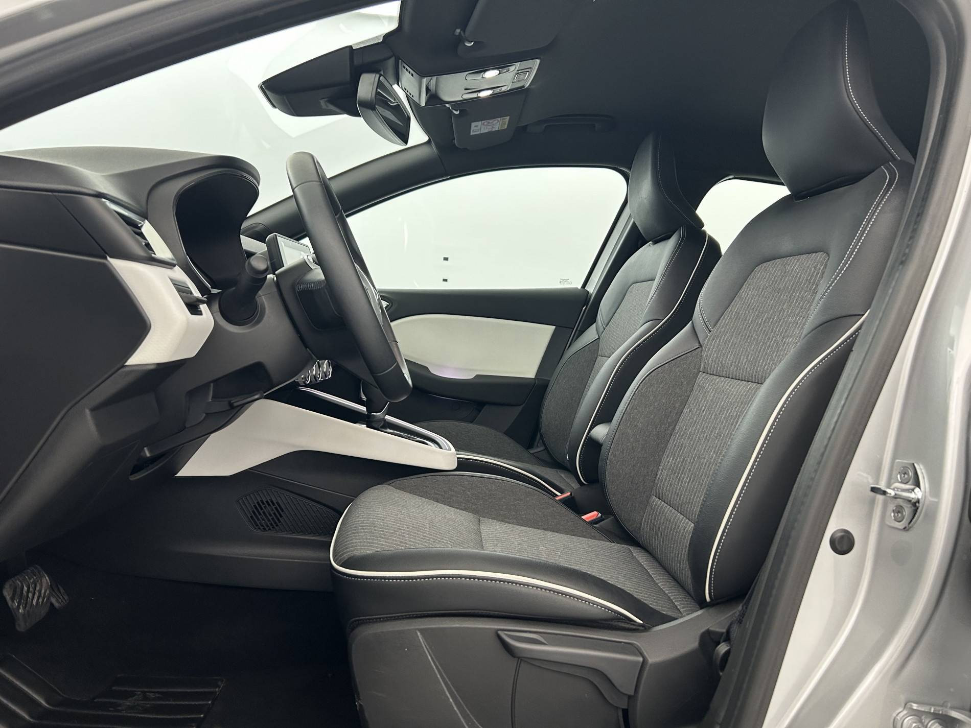 Vente en ligne Renault Clio 5 Clio E-Tech 140 - 21N au prix de 17 690 €