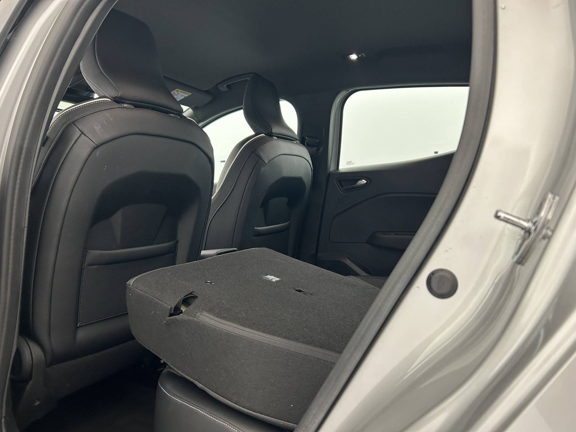 Vente en ligne Renault Clio 5 Clio E-Tech 140 - 21N au prix de 17 690 €