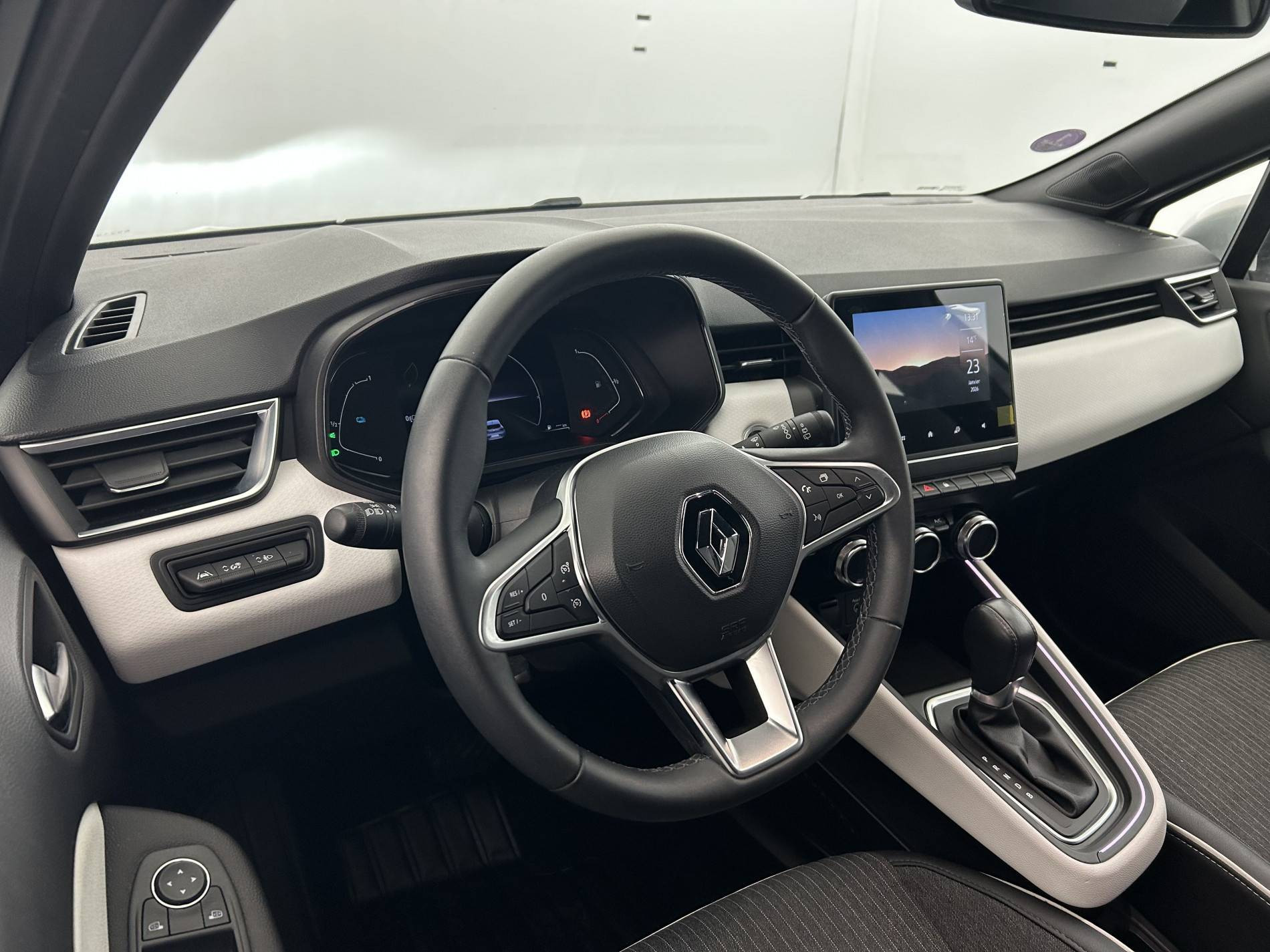 Vente en ligne Renault Clio 5 Clio E-Tech 140 - 21N au prix de 17 690 €