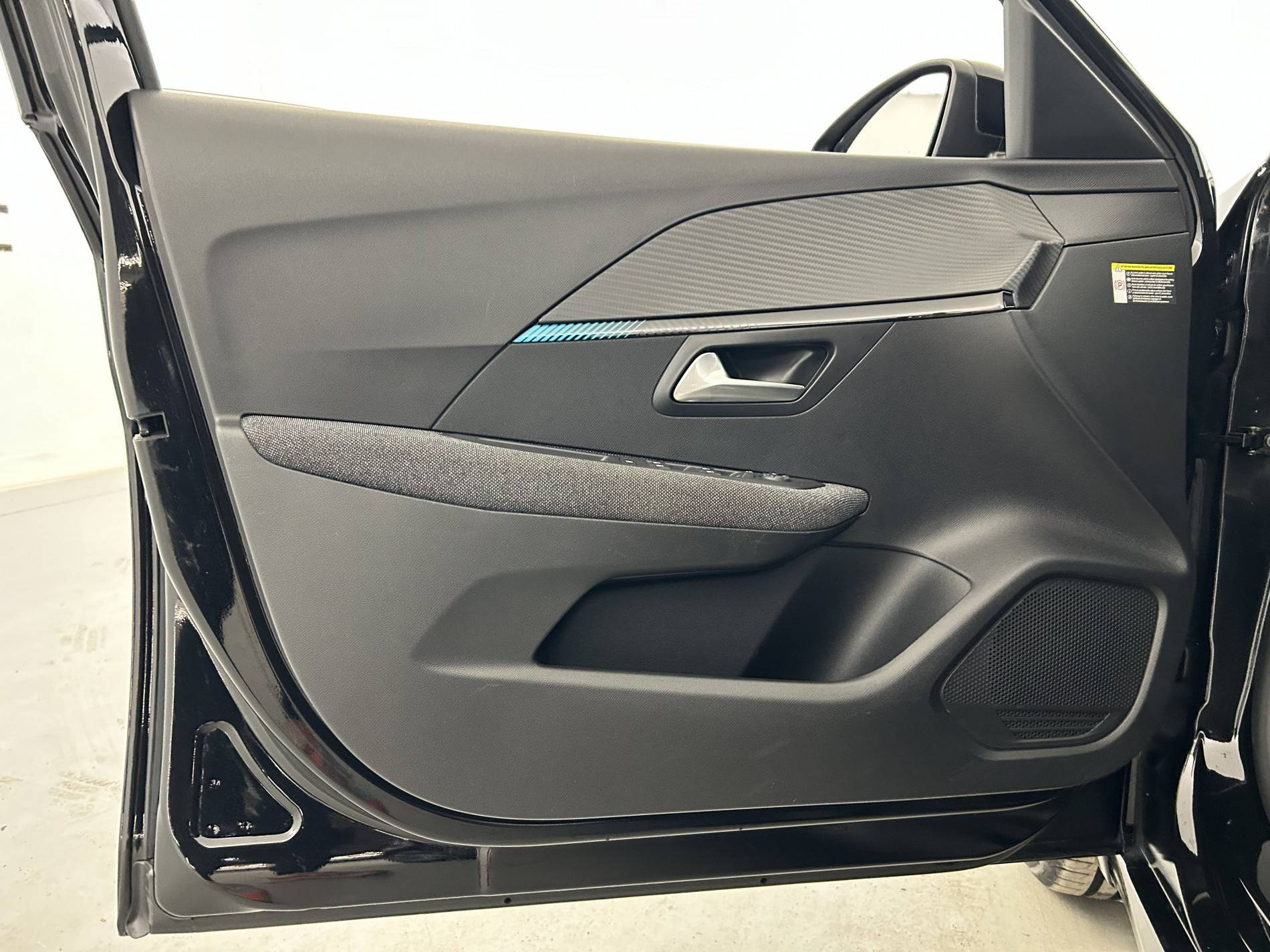 Vente en ligne Peugeot E-208  50 kWh 136ch au prix de 14 990 €