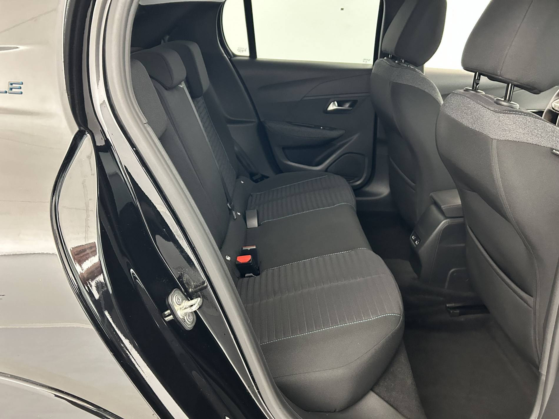 Vente en ligne Peugeot E-208  50 kWh 136ch au prix de 14 990 €