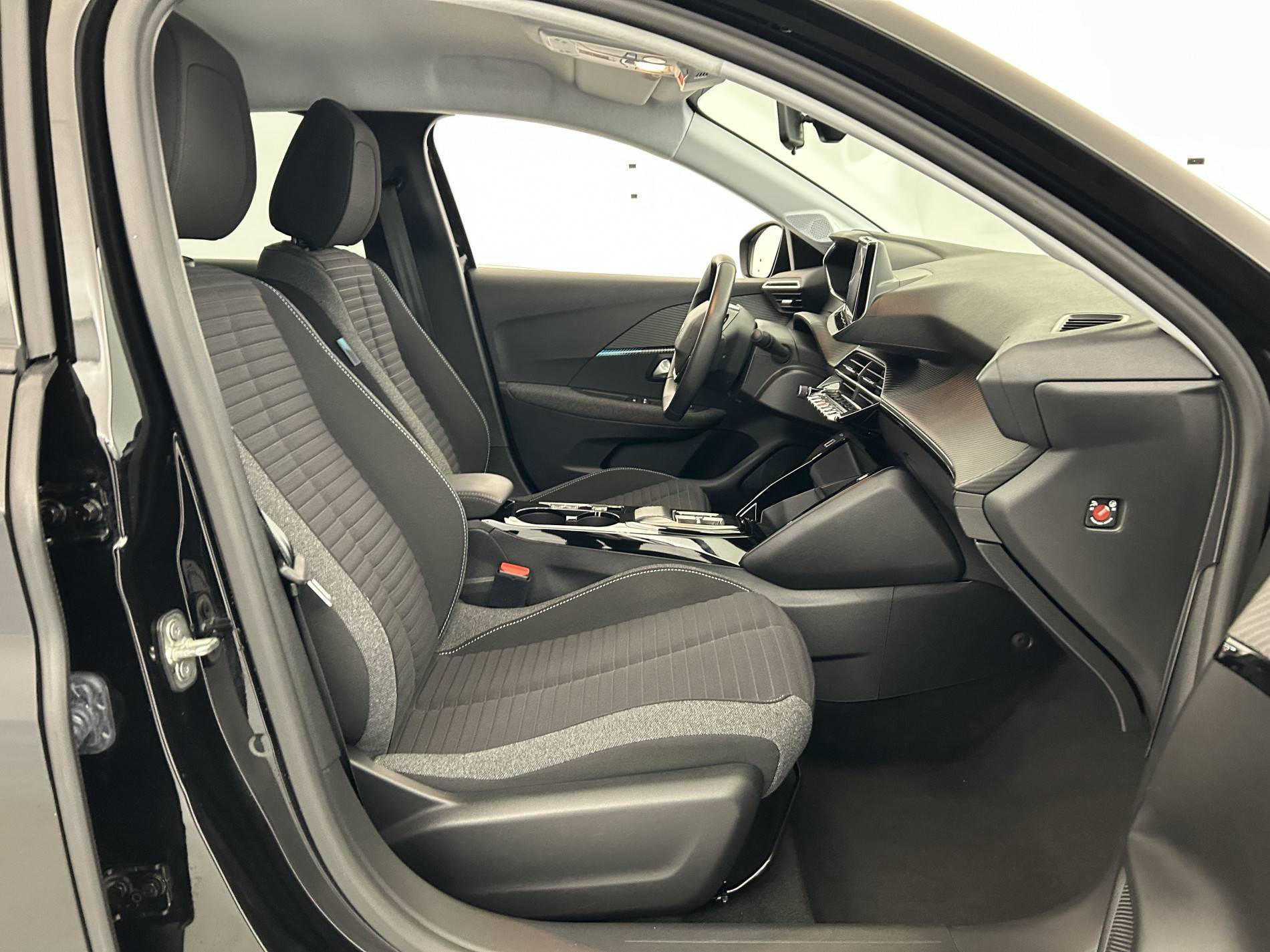 Vente en ligne Peugeot E-208  50 kWh 136ch au prix de 14 990 €