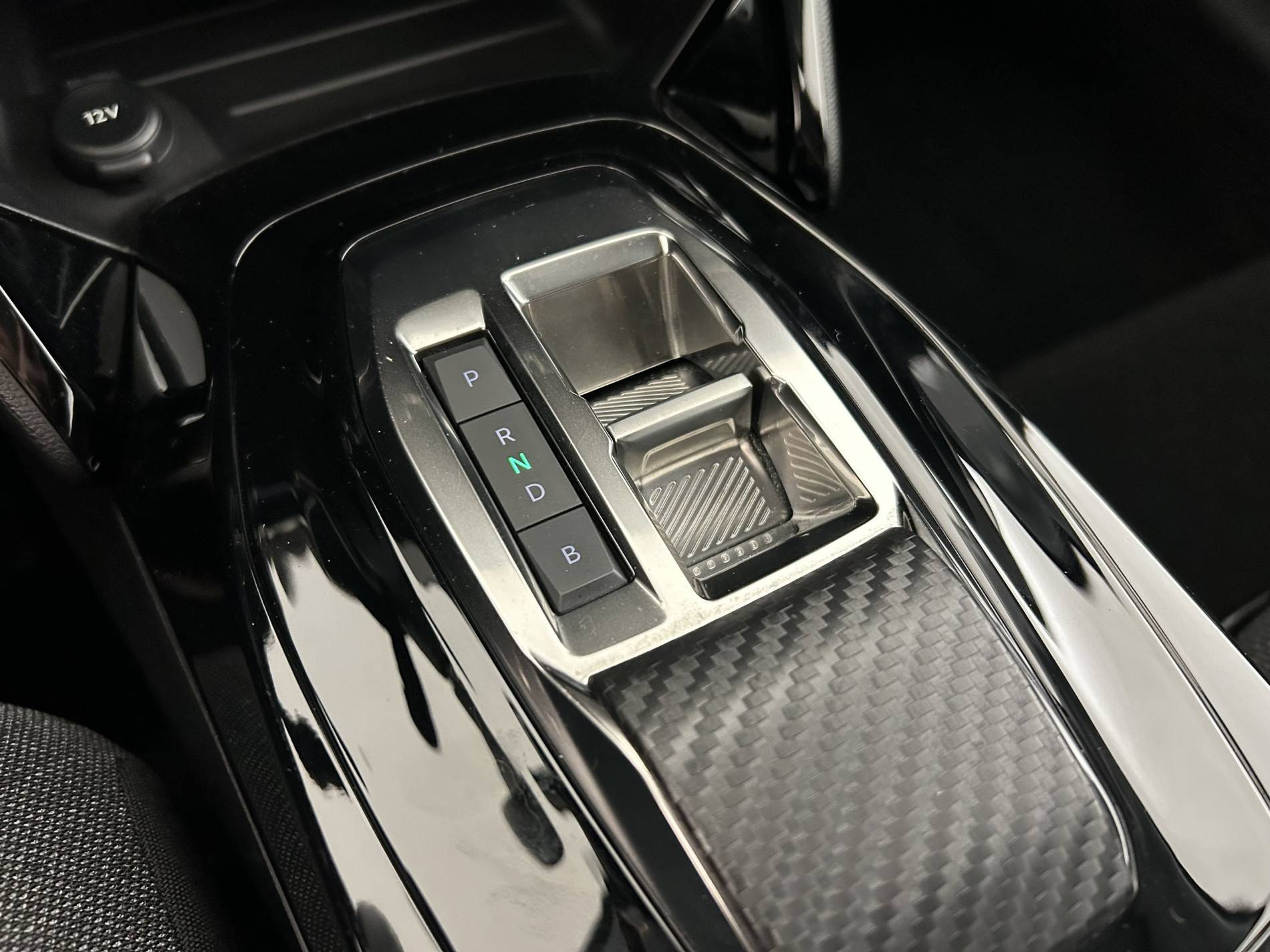 Vente en ligne Peugeot E-208  50 kWh 136ch au prix de 14 990 €