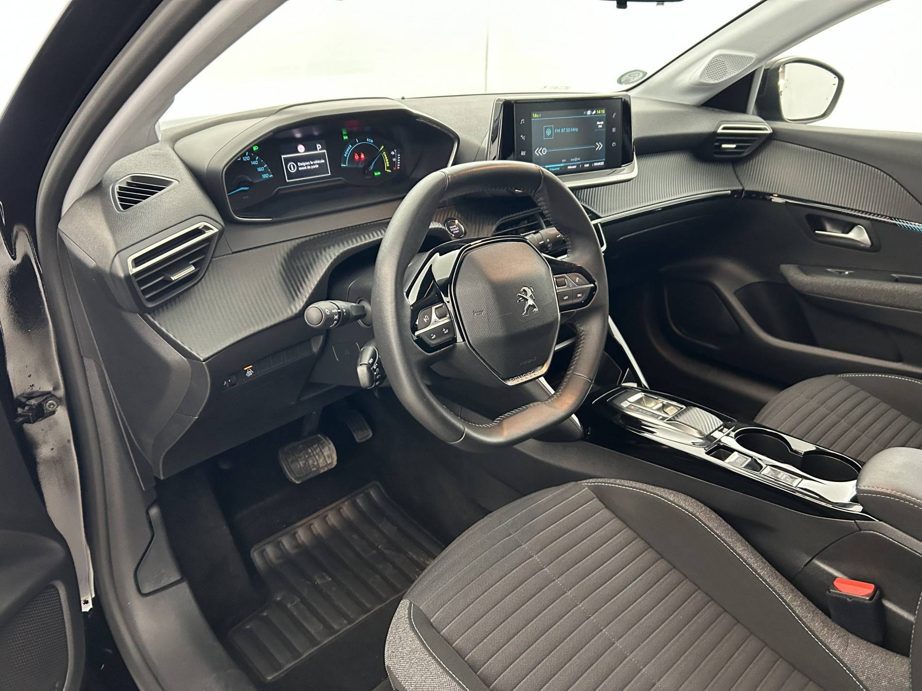 Vente en ligne Peugeot E-208  50 kWh 136ch au prix de 14 990 €