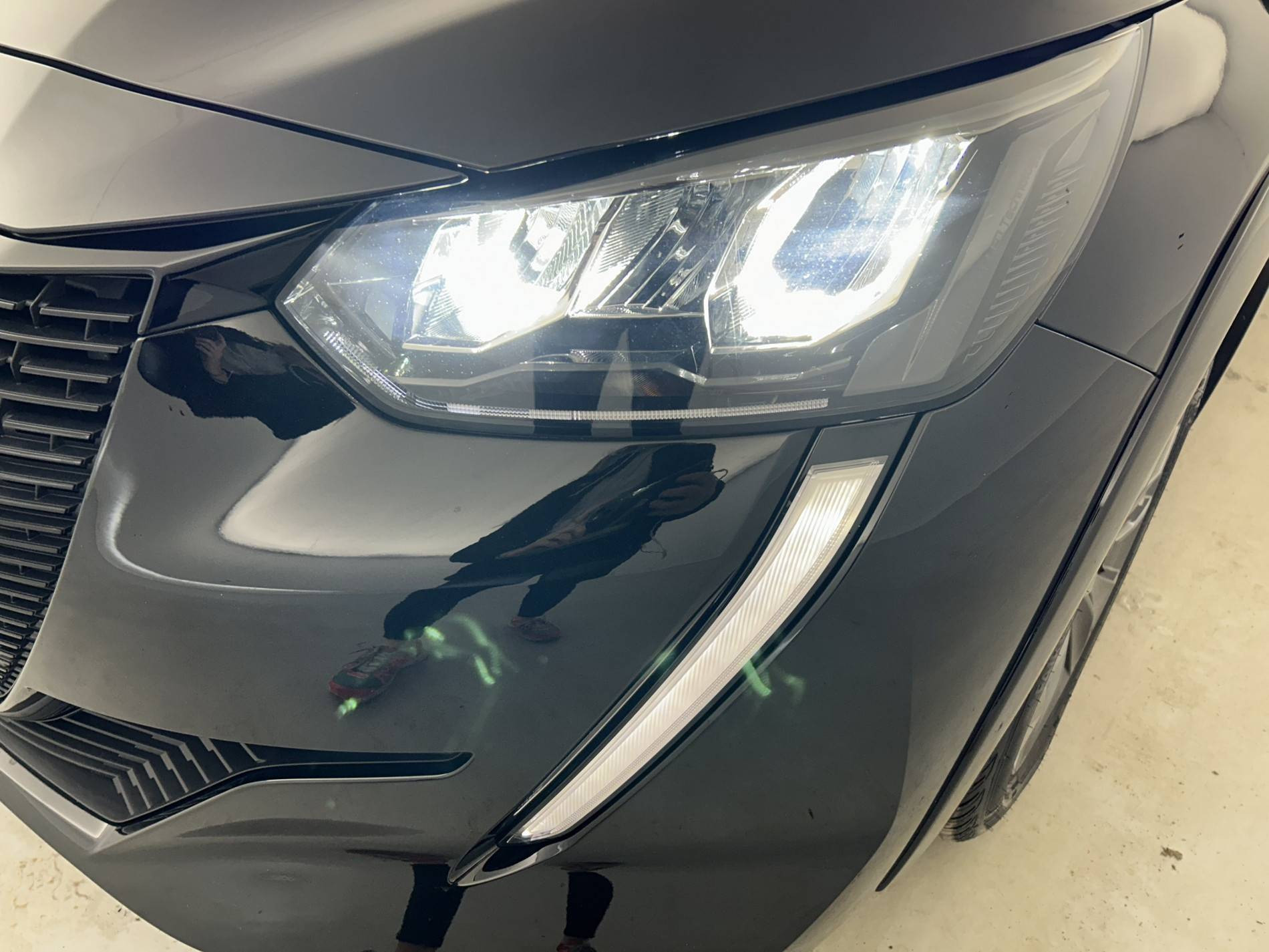 Vente en ligne Peugeot E-208  50 kWh 136ch au prix de 14 990 €