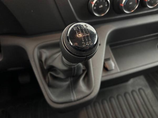 Vente en ligne Renault Master Fourgon MASTER FGN TRAC F3500 L2H2 BLUE DCI 135 au prix de 22 990 €