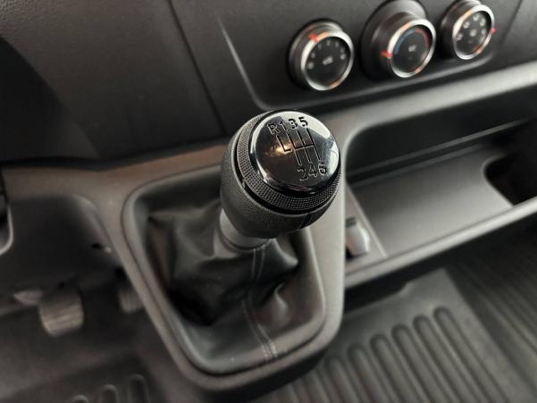 Vente en ligne Renault Master Fourgon MASTER FGN TRAC F3500 L2H2 BLUE DCI 135 au prix de 27 990 €