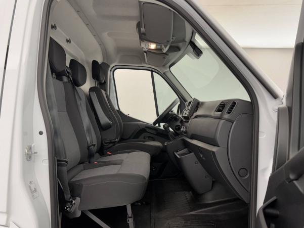 Vente en ligne Renault Master Fourgon MASTER FGN TRAC F3500 L2H2 BLUE DCI 135 au prix de 22 990 €