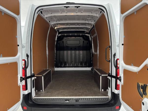 Vente en ligne Renault Master Fourgon MASTER FGN TRAC F3500 L2H2 BLUE DCI 135 au prix de 27 990 €