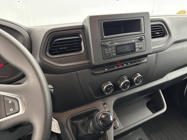 Vente en ligne Renault Master Fourgon MASTER FGN TRAC F3500 L2H2 BLUE DCI 135 au prix de 27 990 €