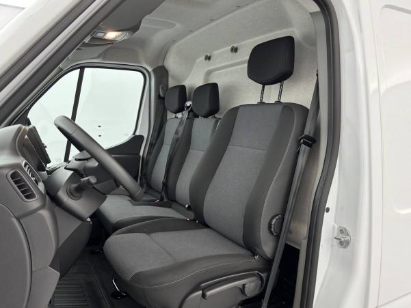 Vente en ligne Renault Master Fourgon MASTER FGN TRAC F3500 L2H2 BLUE DCI 135 au prix de 22 990 €