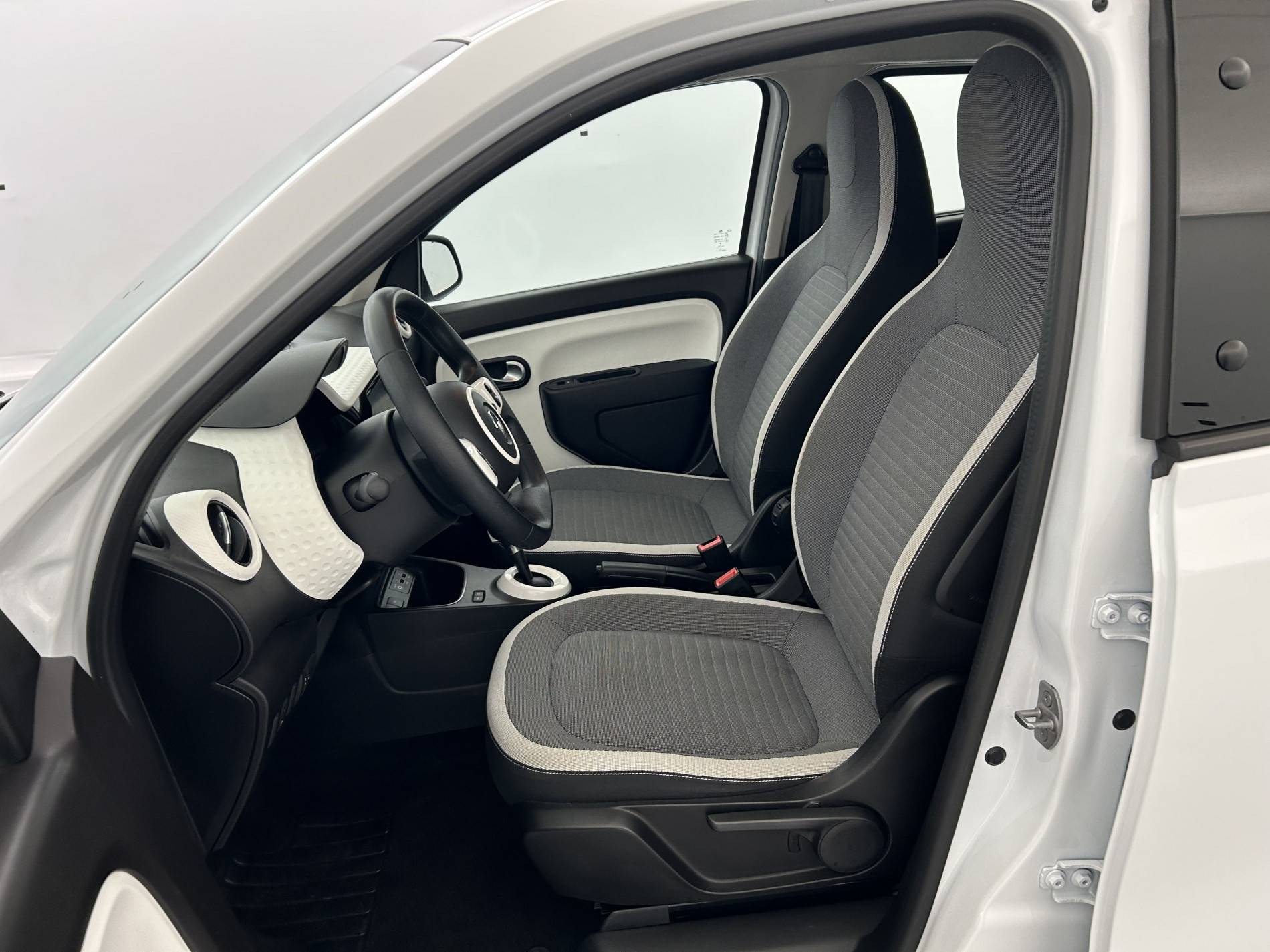 Vente en ligne Renault Twingo Electrique Twingo III E-Tech au prix de 10 990 €