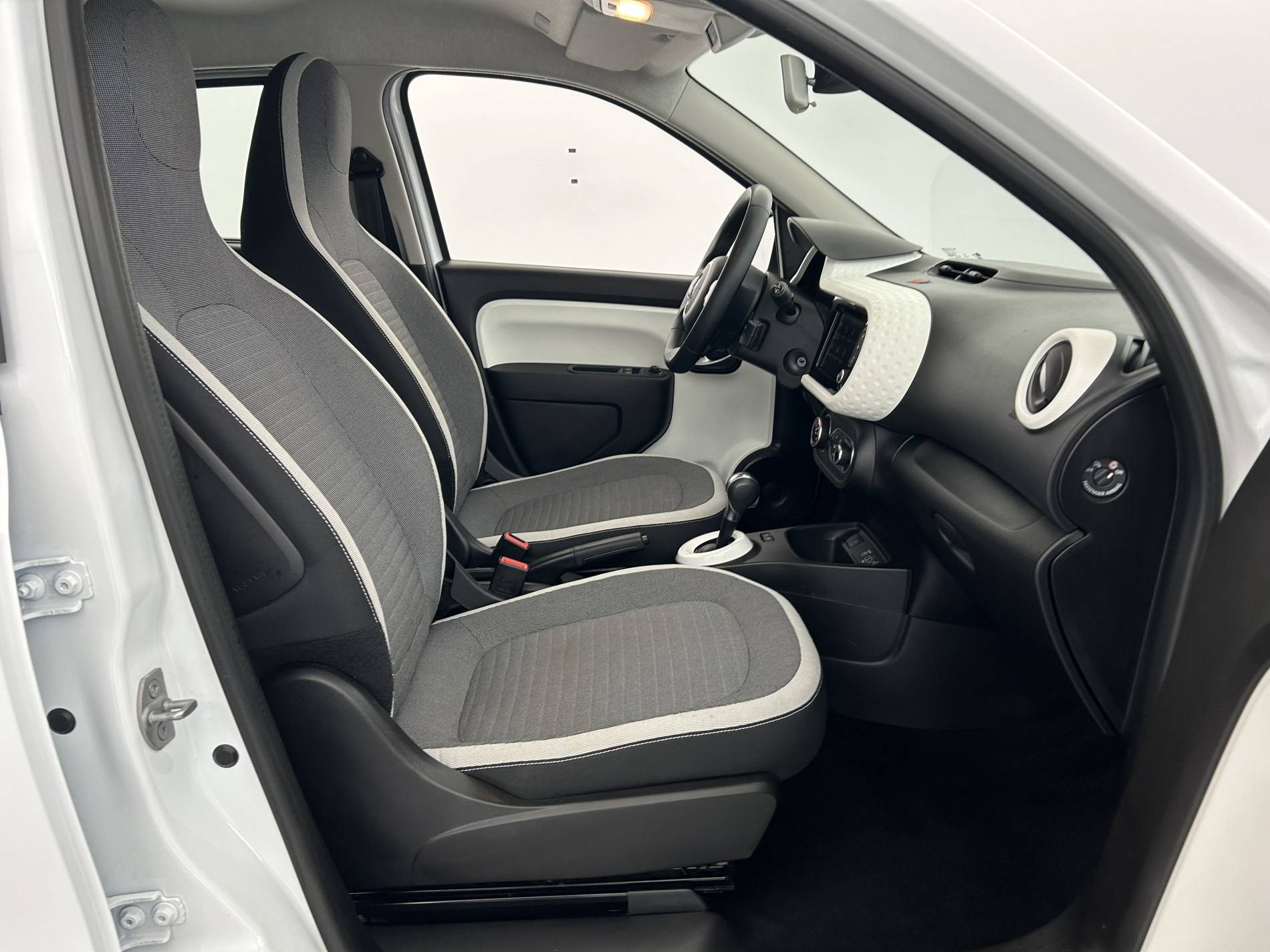 Vente en ligne Renault Twingo Electrique Twingo III E-Tech au prix de 10 990 €