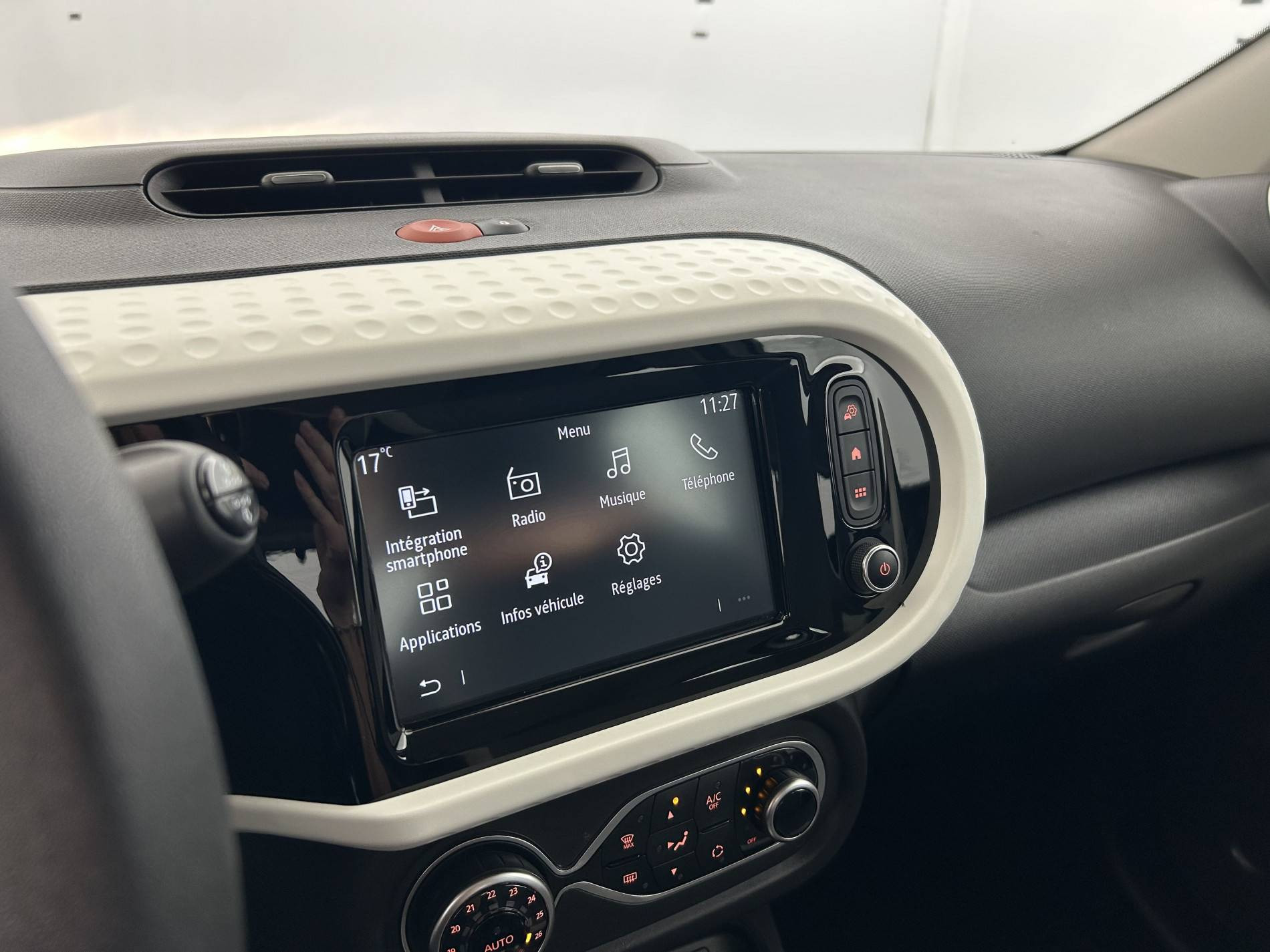 Vente en ligne Renault Twingo Electrique Twingo III E-Tech au prix de 10 990 €