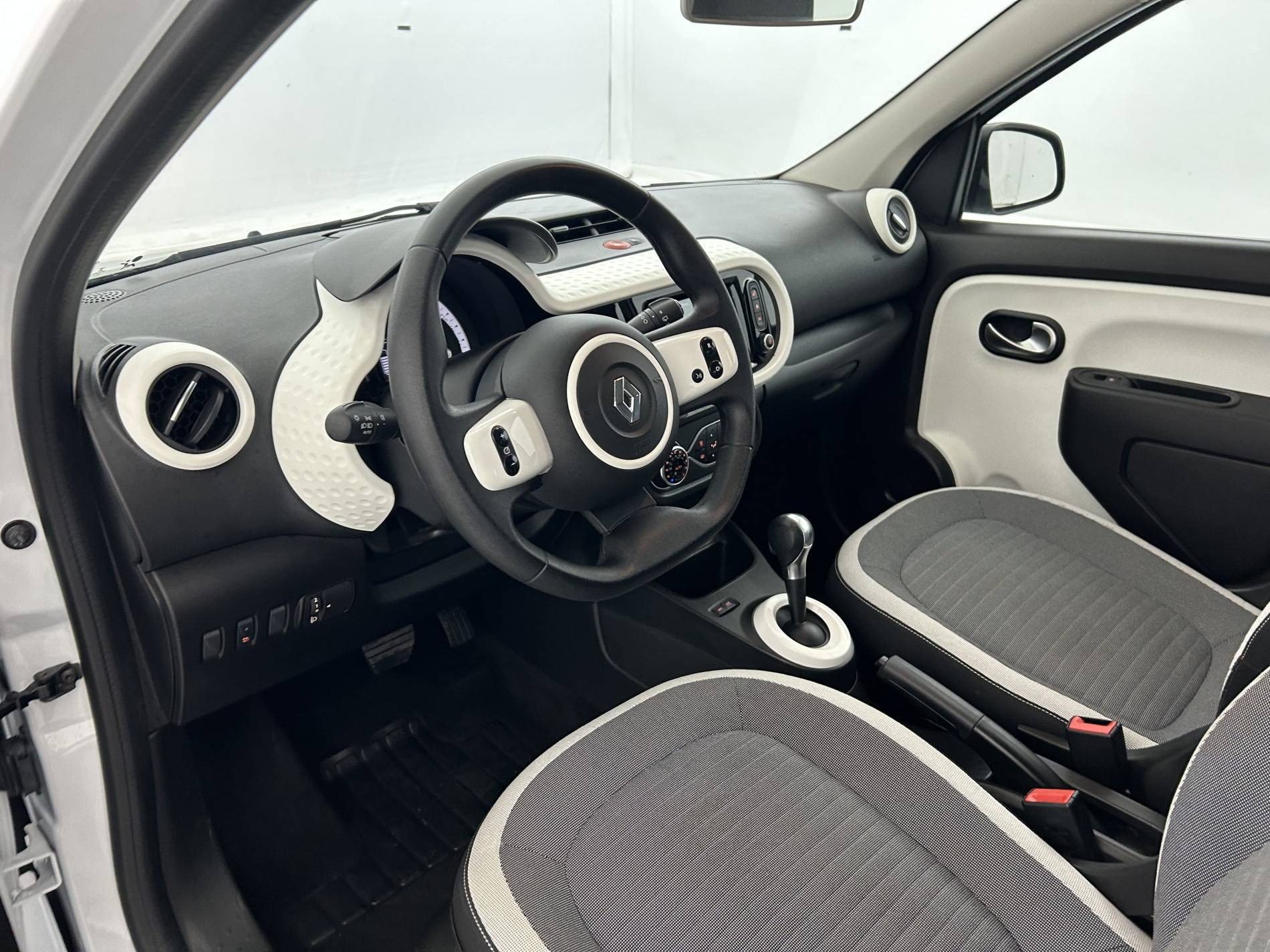 Vente en ligne Renault Twingo Electrique Twingo III E-Tech au prix de 10 990 €
