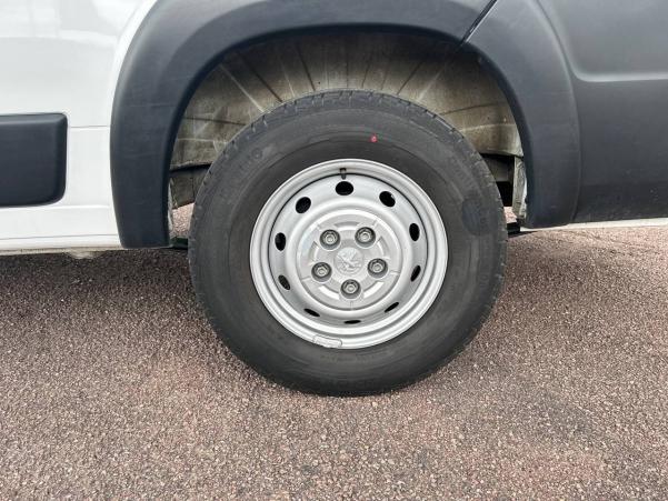 Vente en ligne Peugeot Boxer Fourgon BOXER TOLE 435 L4H2 BLUEHDI 165 S&S au prix de 22 990 €
