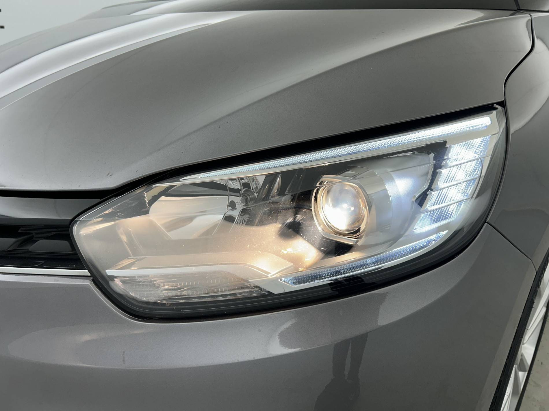 Vente en ligne Renault Scenic 4 Scenic Blue dCi 120 EDC au prix de 17 490 €