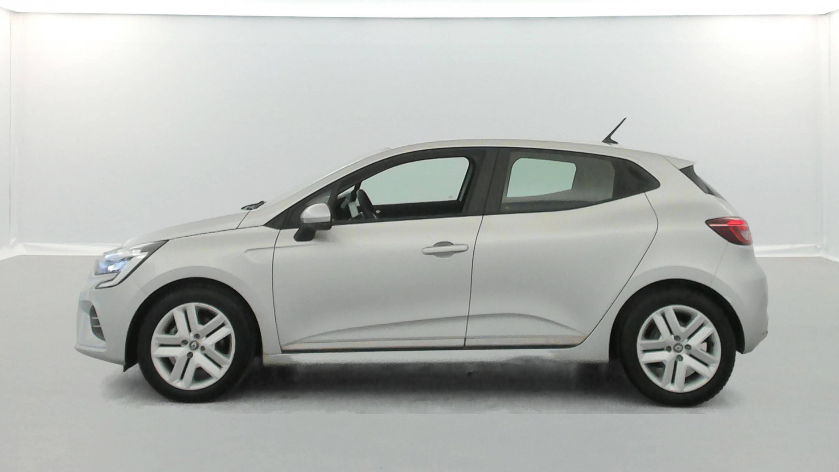 Vente en ligne Renault Clio 5 Clio E-Tech 140 - 21N au prix de 15 990 €