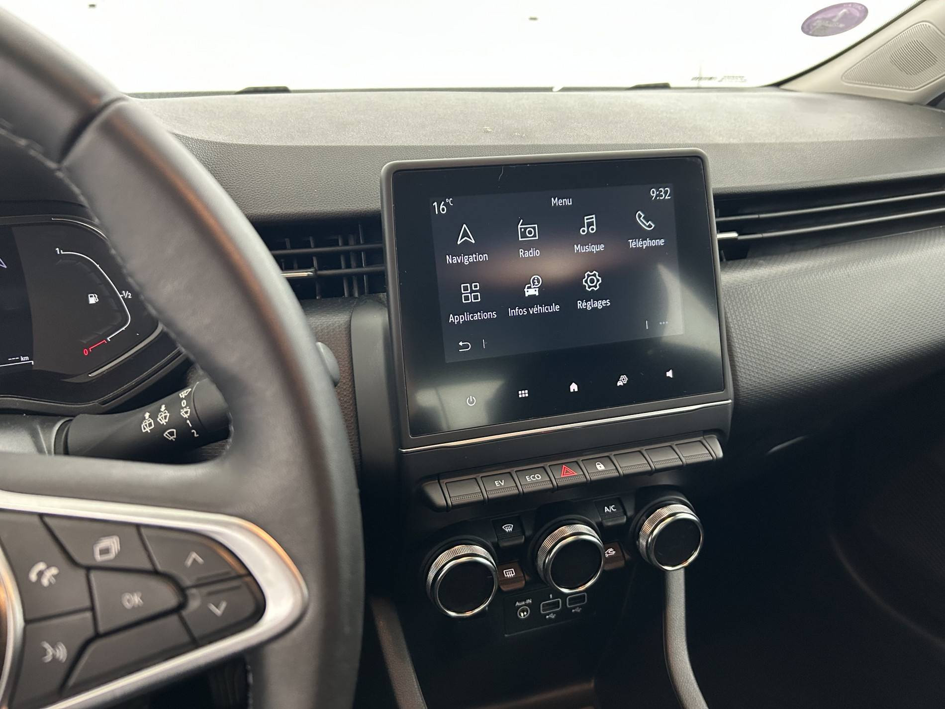 Vente en ligne Renault Clio 5 Clio E-Tech 140 - 21N au prix de 15 990 €