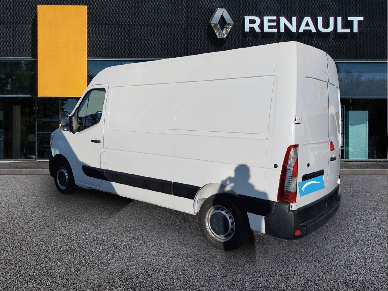 Vente en ligne Renault Master Fourgon MASTER FGN TRAC F3500 L2H2 BLUE DCI 135 au prix de 27 390 €