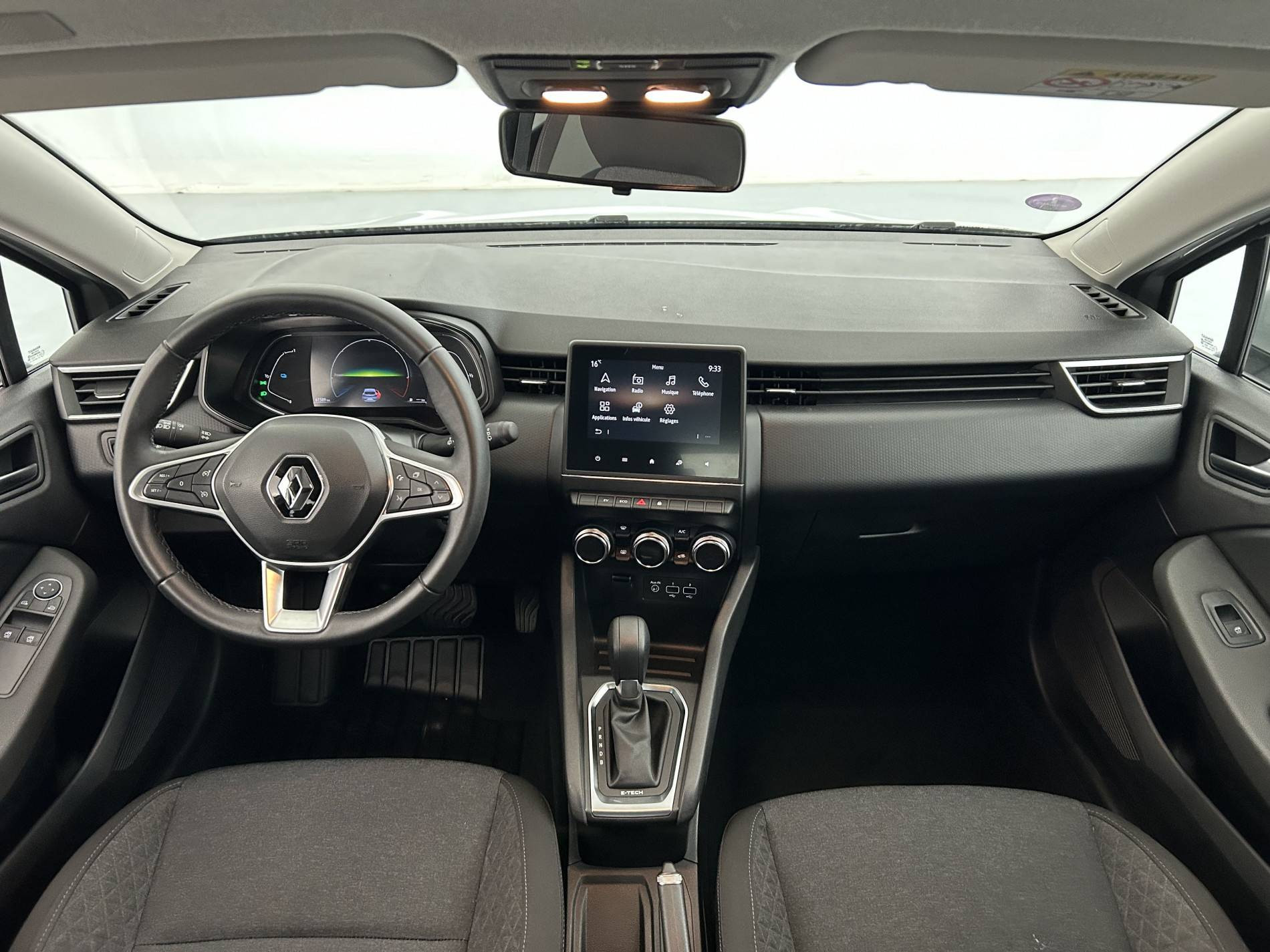 Vente en ligne Renault Clio 5 Clio E-Tech 140 - 21N au prix de 15 990 €