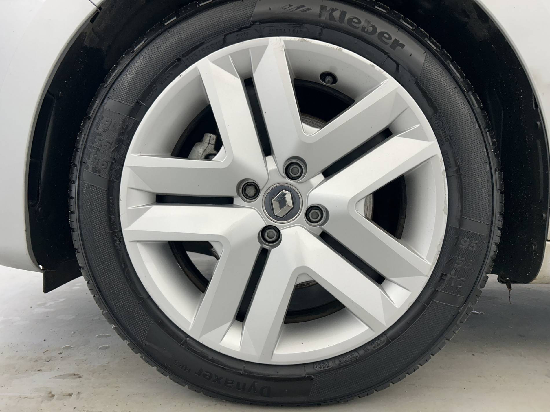 Vente en ligne Renault Clio 5 Clio E-Tech 140 - 21N au prix de 15 990 €