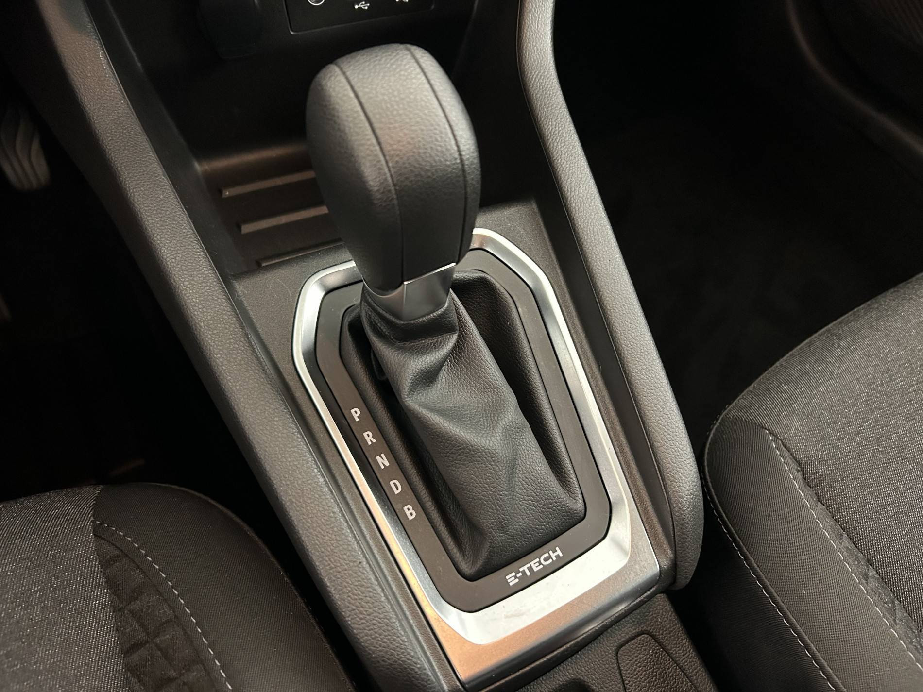 Vente en ligne Renault Clio 5 Clio E-Tech 140 - 21N au prix de 15 990 €