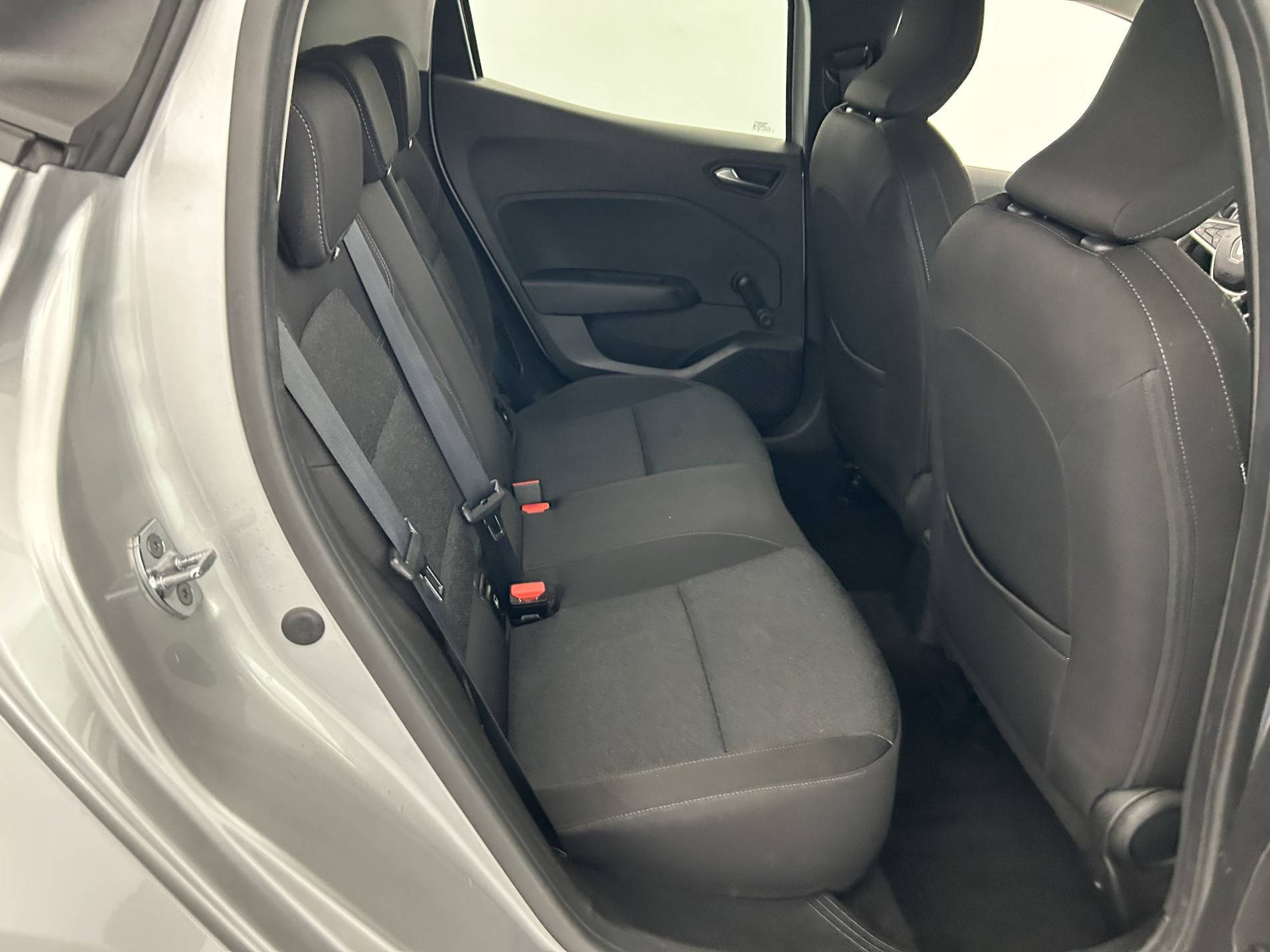 Vente en ligne Renault Clio 5 Clio E-Tech 140 - 21N au prix de 15 990 €